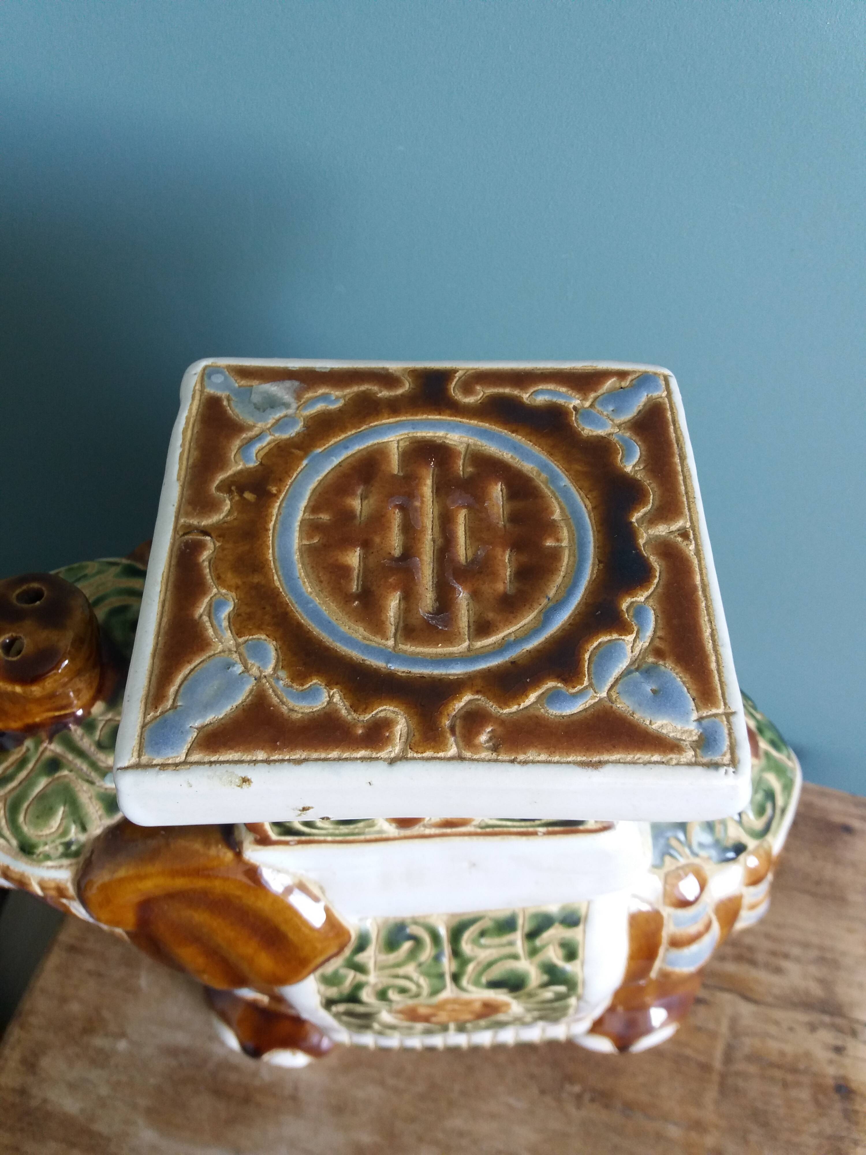 Éléphant porte-plante en céramique