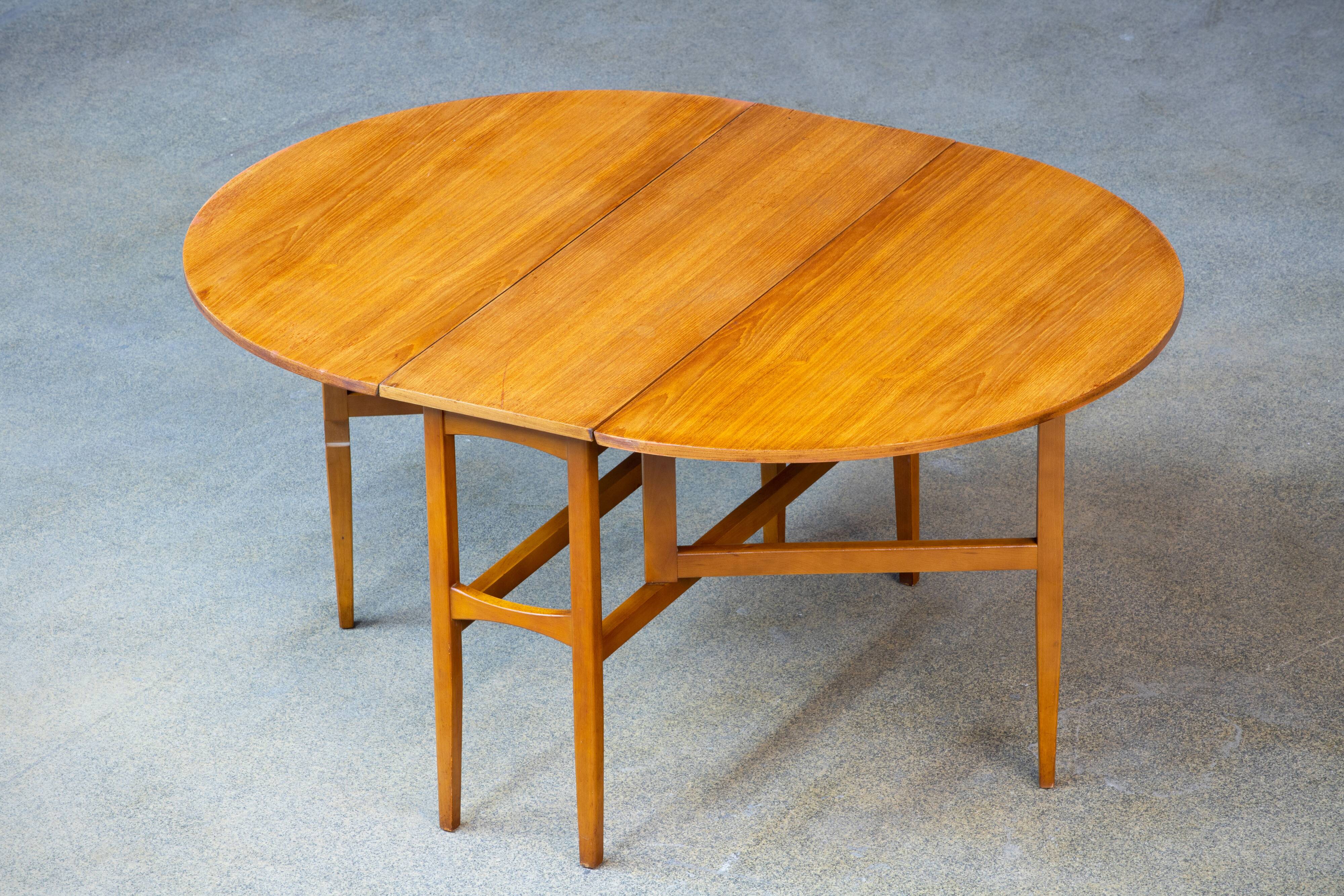 Dining table in scandinavian teck 1960