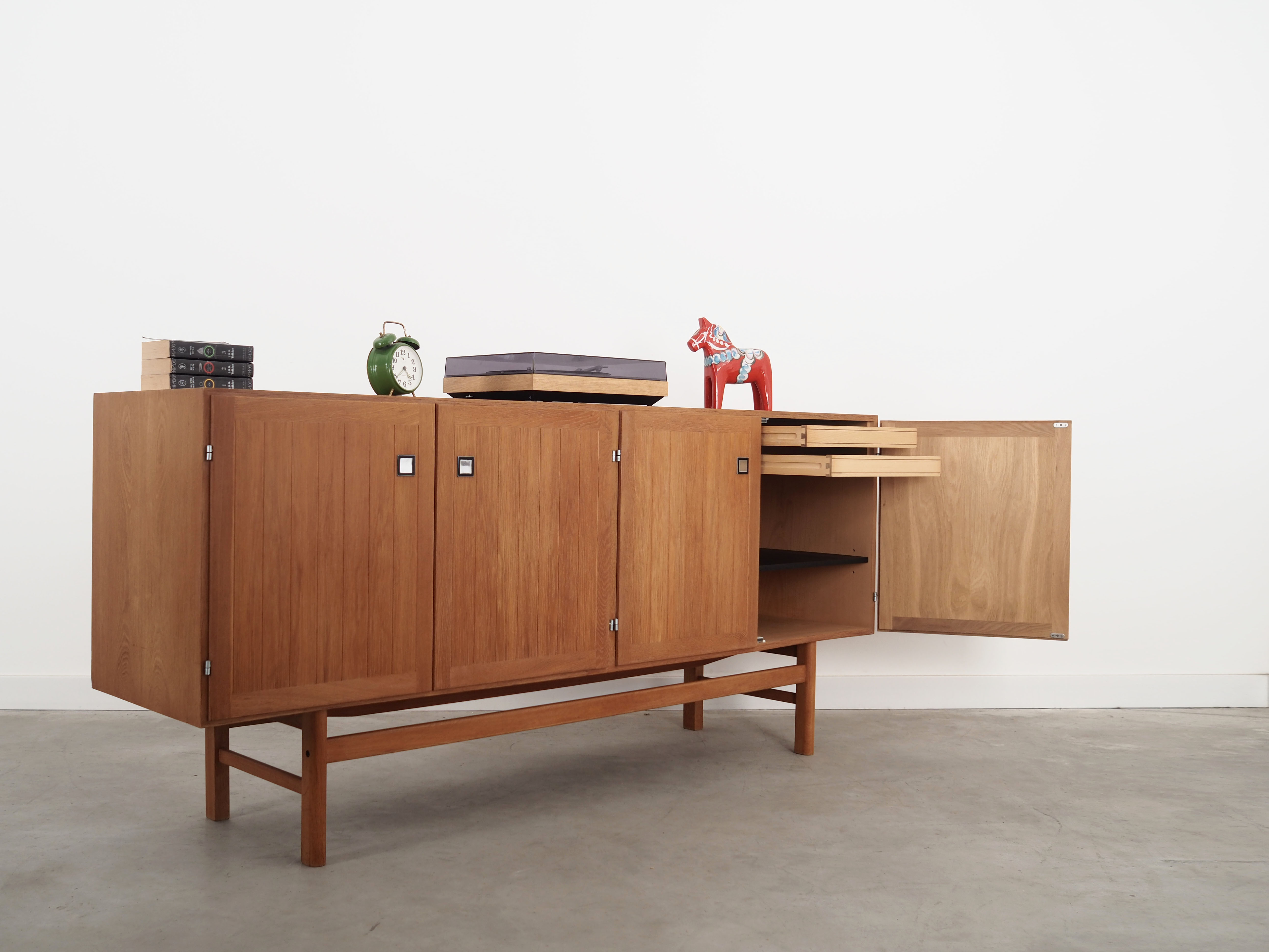 Enfilade en frêne, design danois, années 1970, Danemark