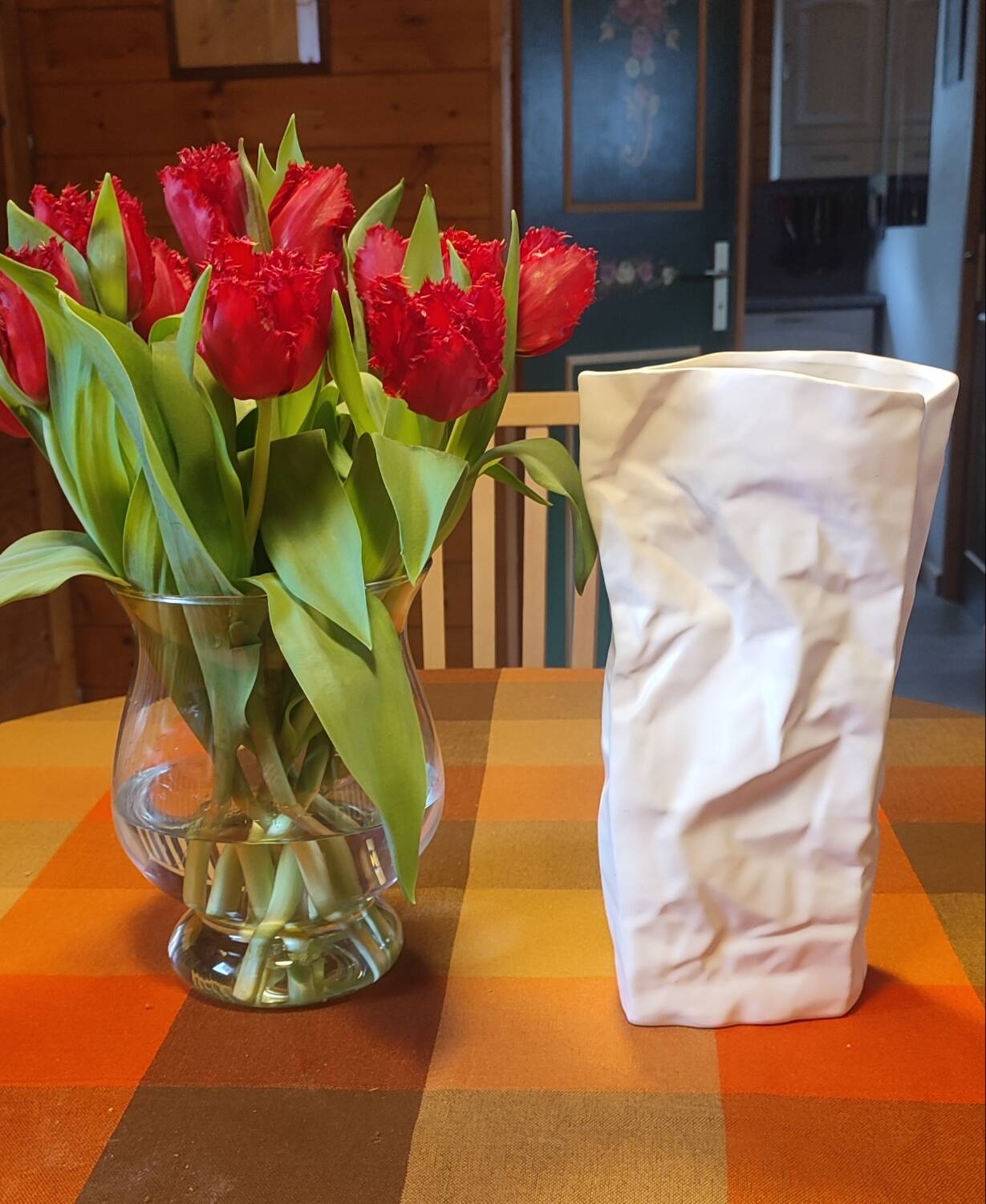 Large vase "Kami" style, matte white with crumpled paper effect.