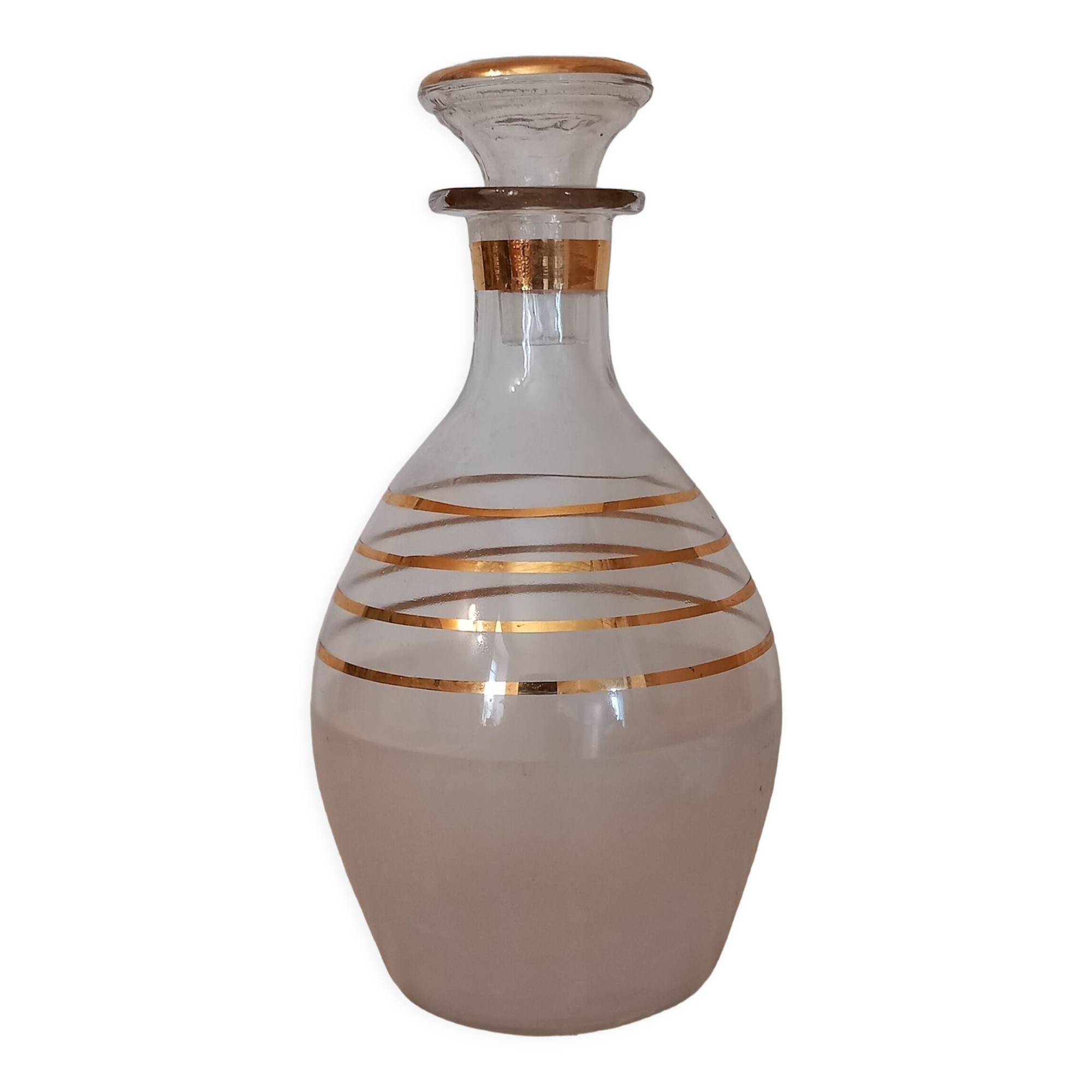 Liquor decanter with golden edging