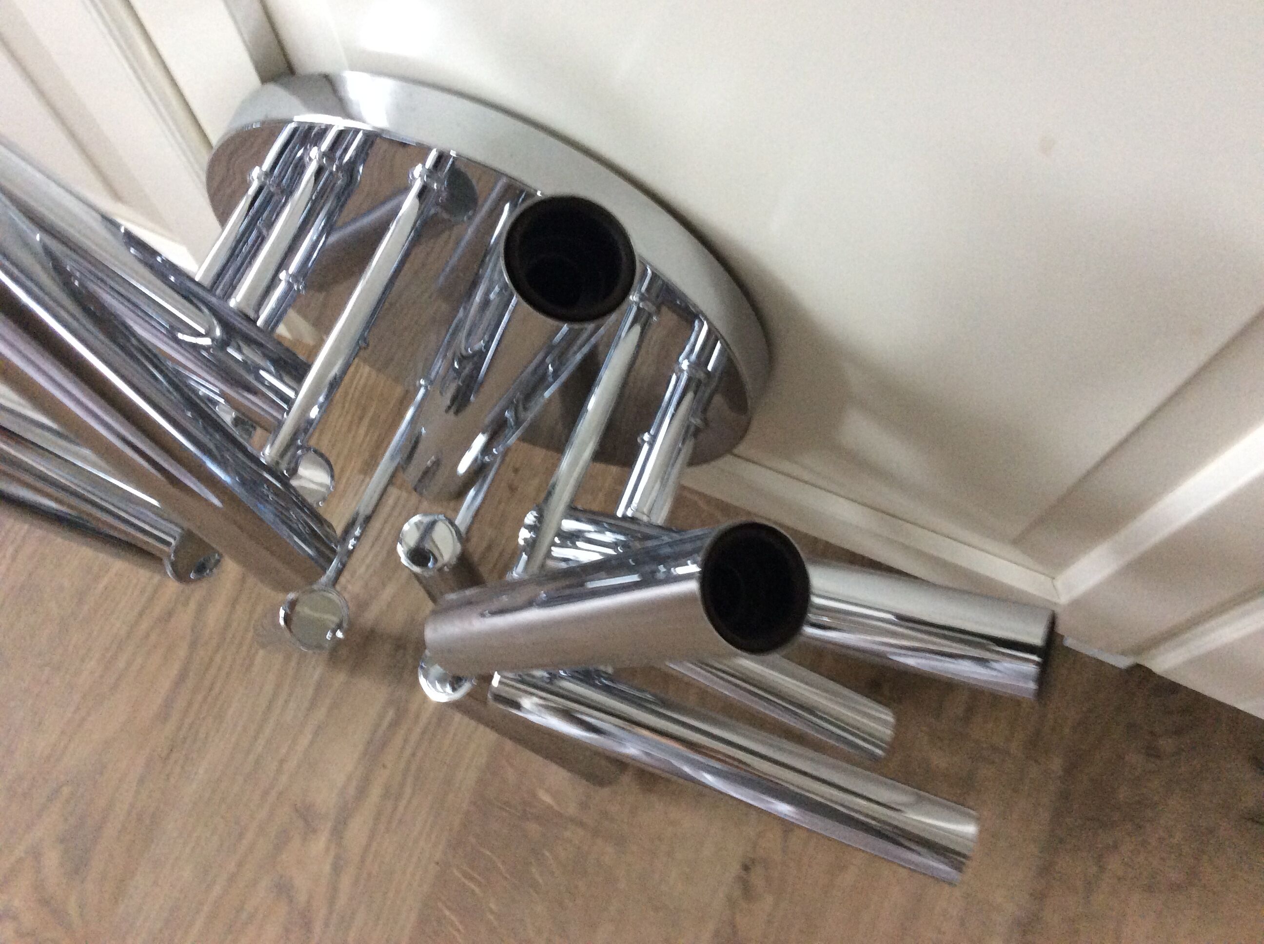 Suspension in chromed metal