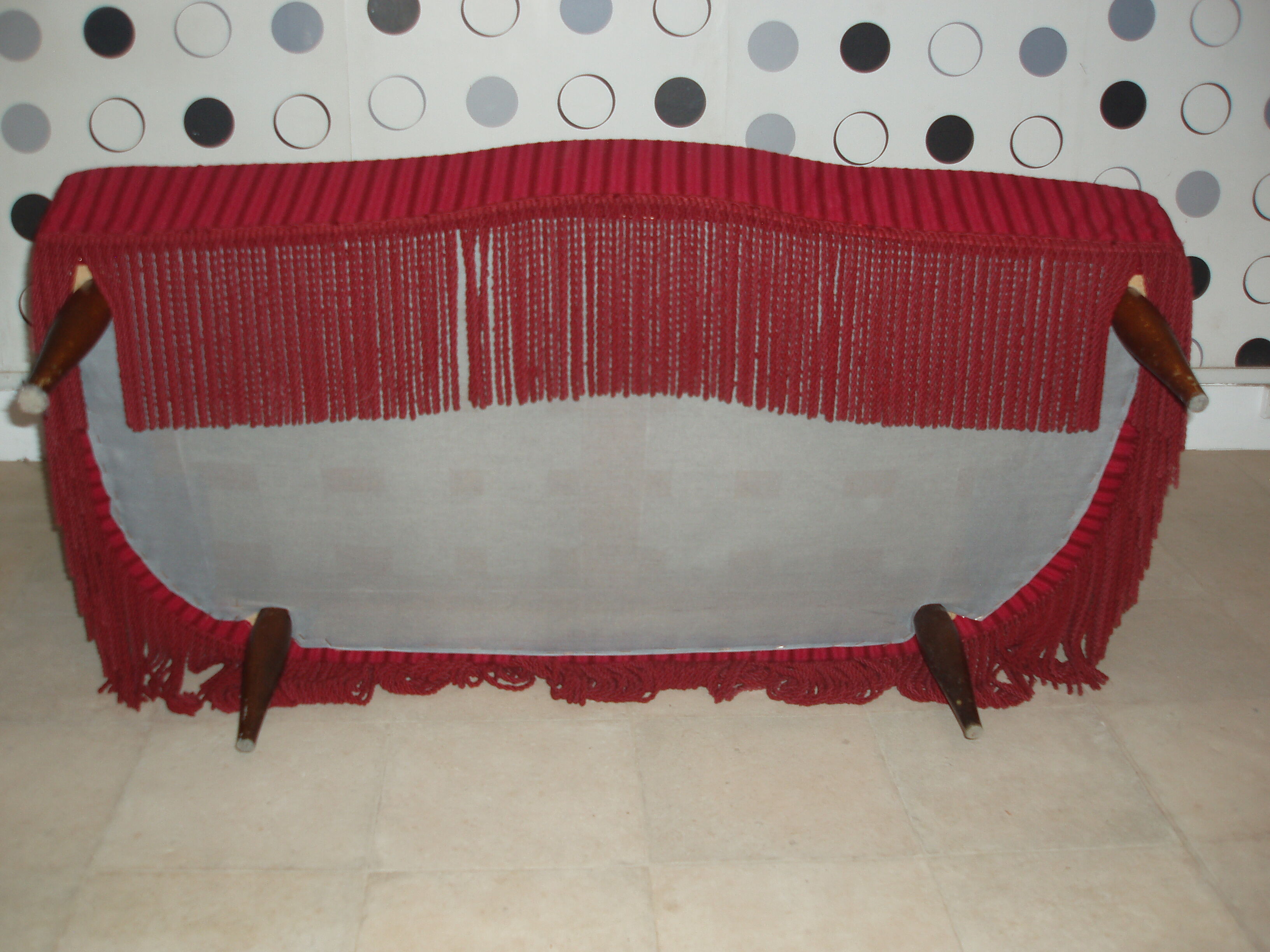 2-seater red velvet vintage sofa
