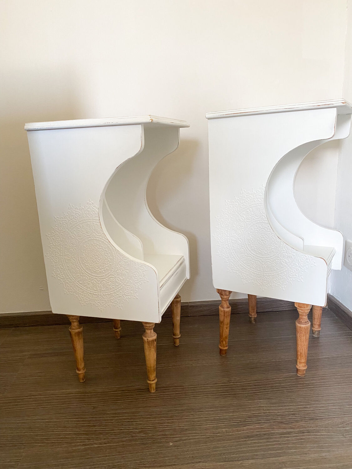 Set of 2 bedside tables