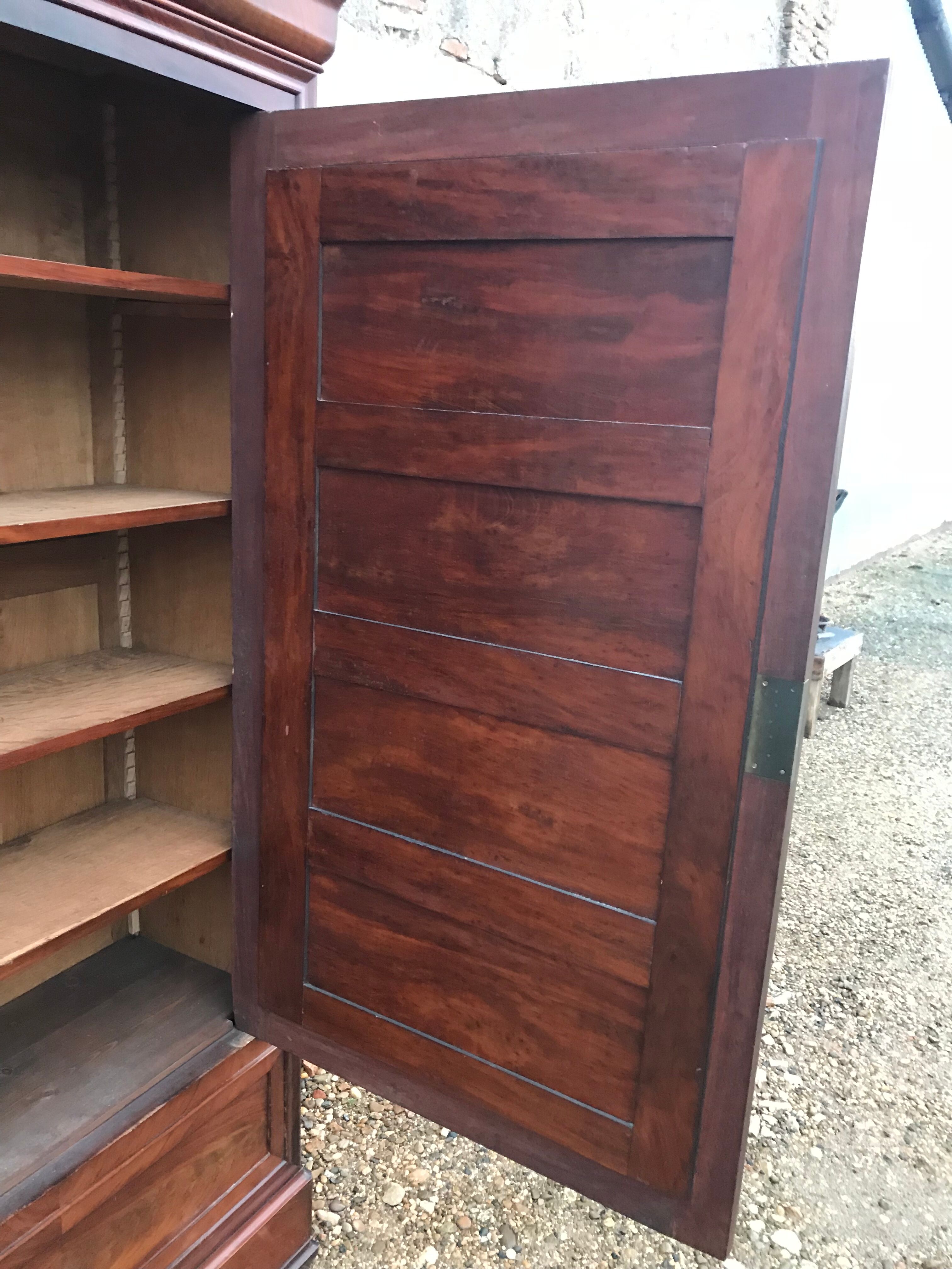 Ice Louis Philippe mahogany Cabinet