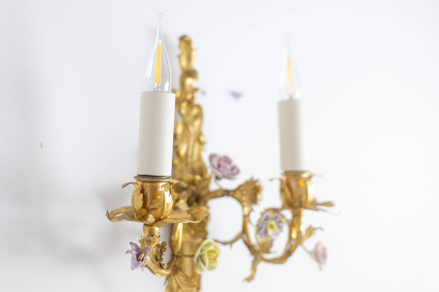 Pair of bronze wall lights with flower decoration. Circa 1880.