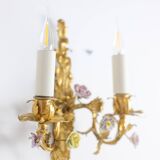 Paire d’appliques en bronze et à décor de fleurs. Circa 1880.