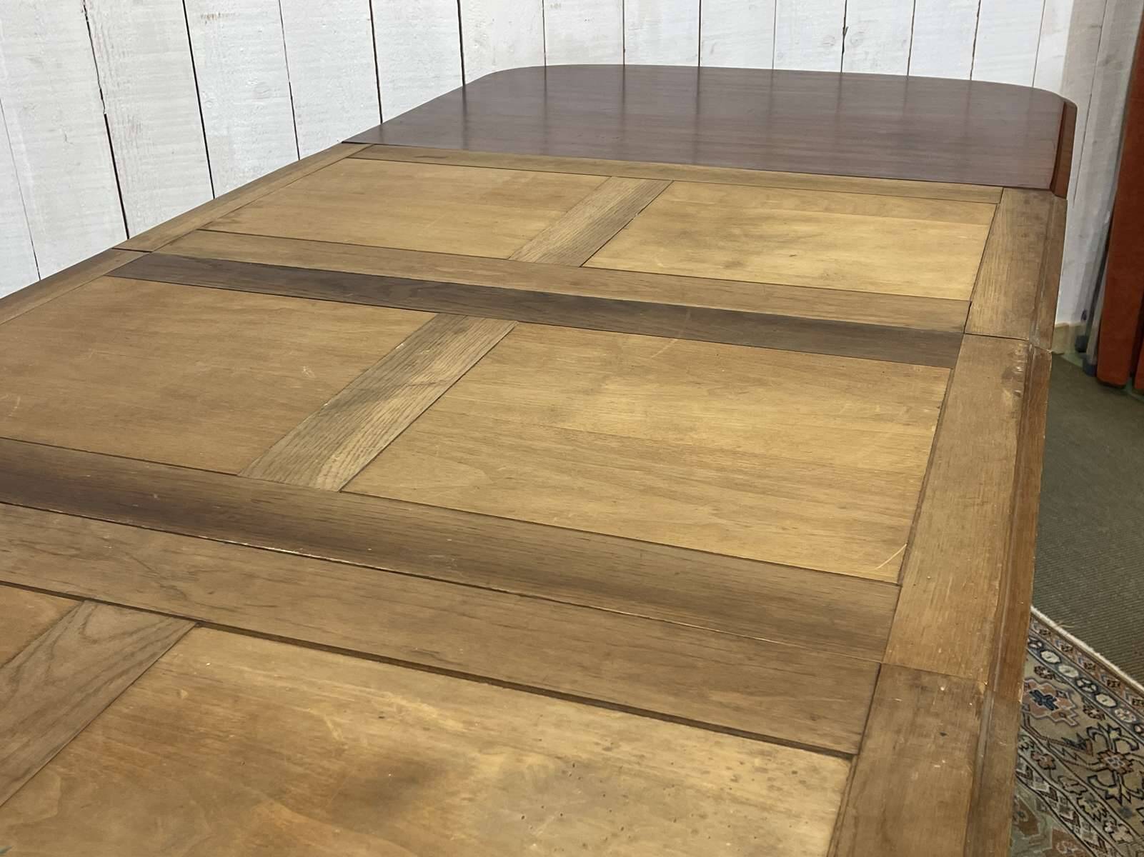 Art Nouveau dining table in mahogany in the style of Gustave Serrurier-Bovy.