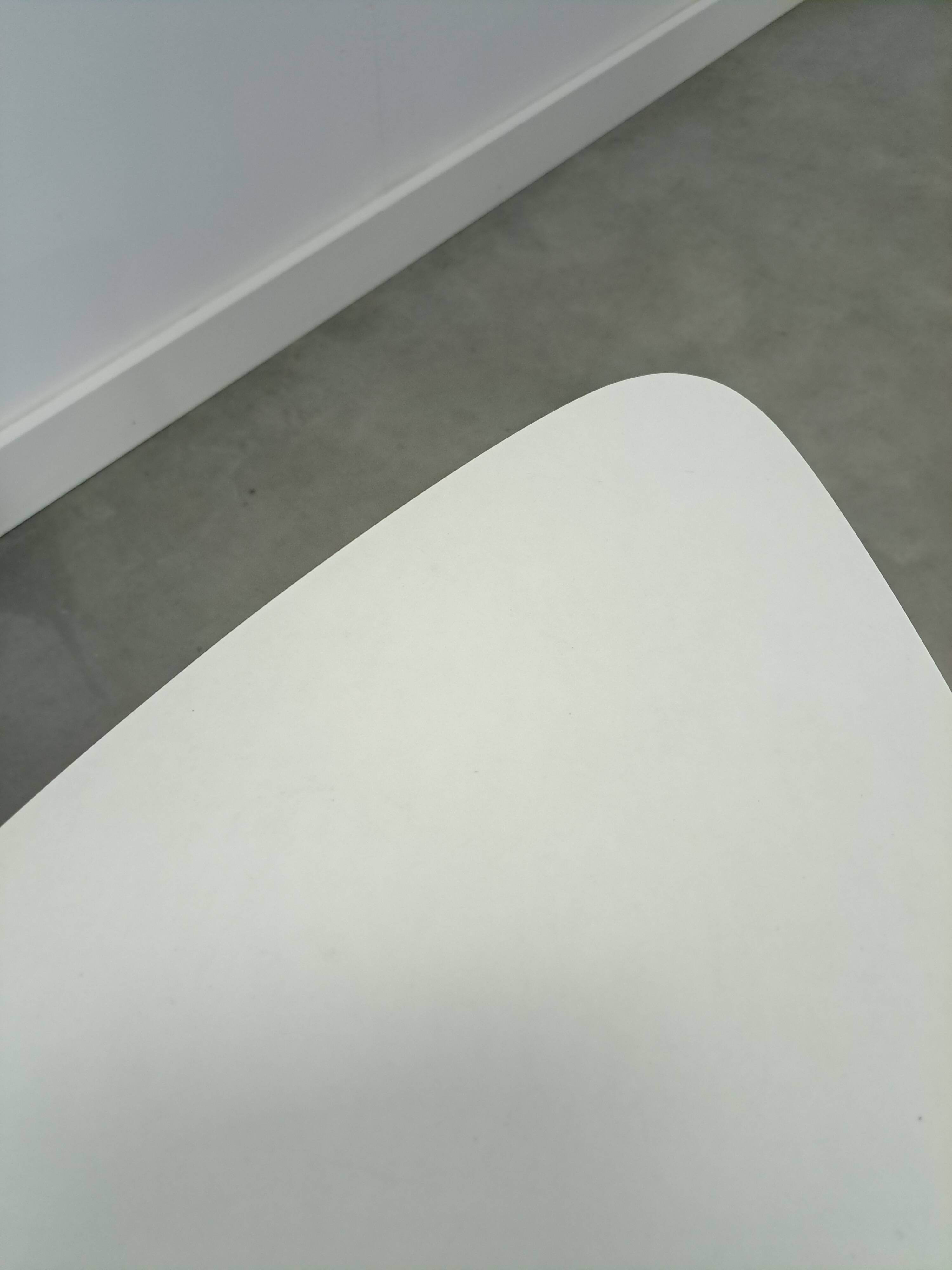 Set zwart wit tafel met houten poten Kaiser Köln