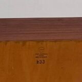 2x Teck Kai Kristiansen à côté des armoires années 1960