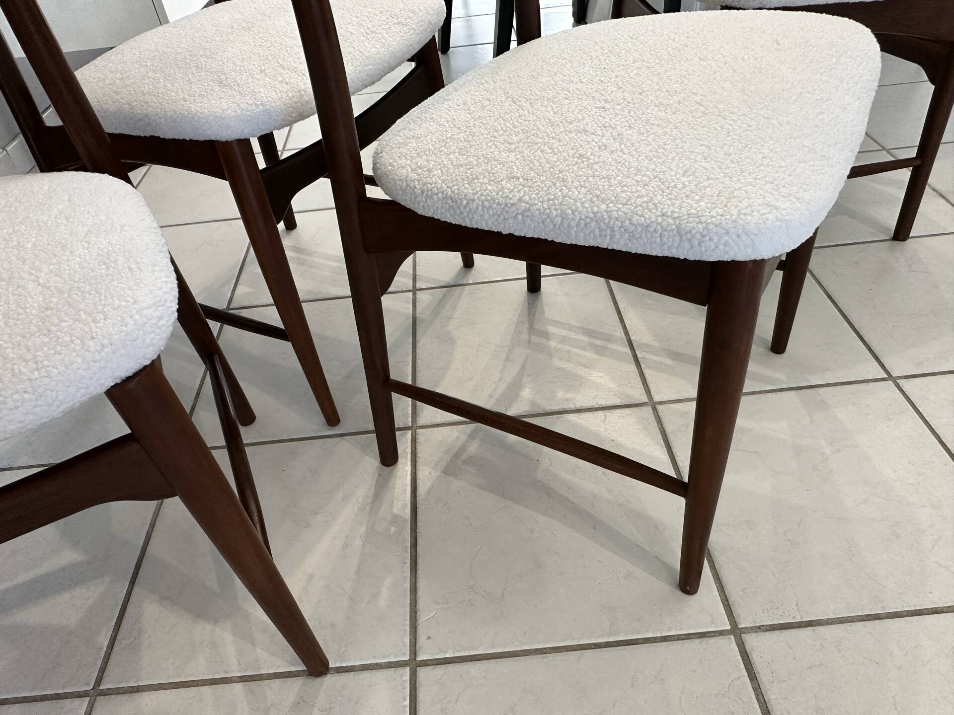 Suite 4 chaises Teck par Wilkhan pour Georg Leowald  Allemagne 1960
