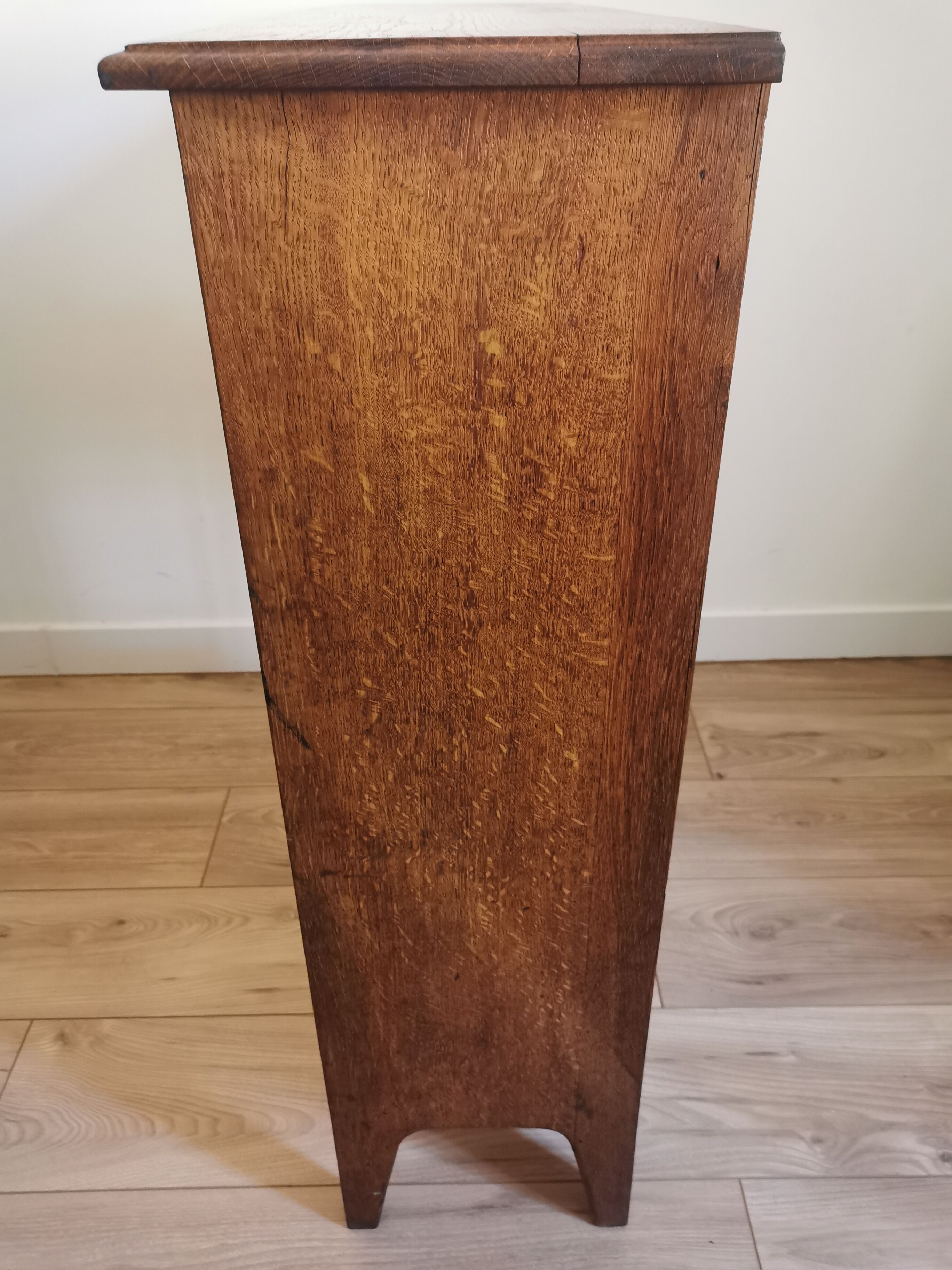 Meuble de rangement des années 40