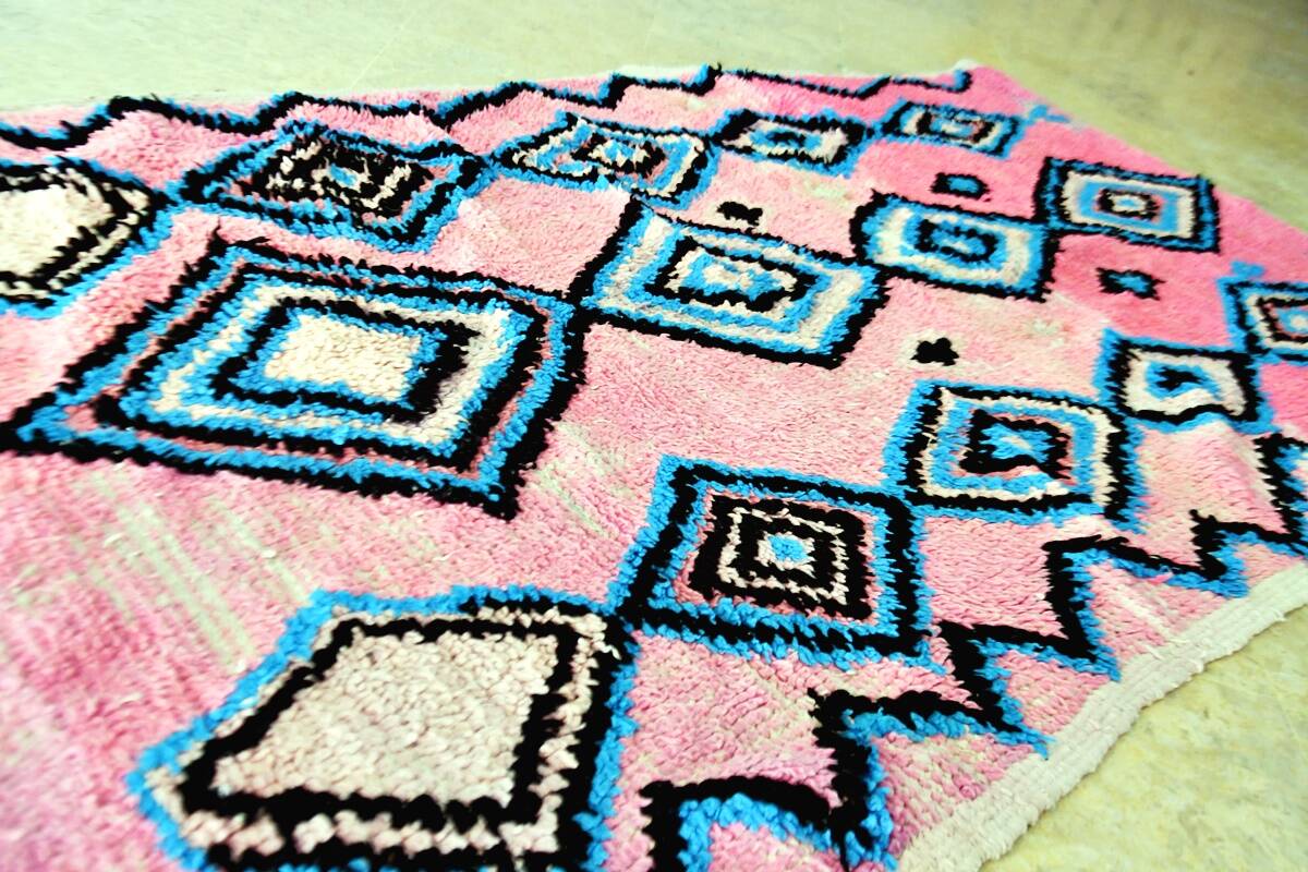 Boujaad vintage Moroccan Berber rug 212 x 105 cm