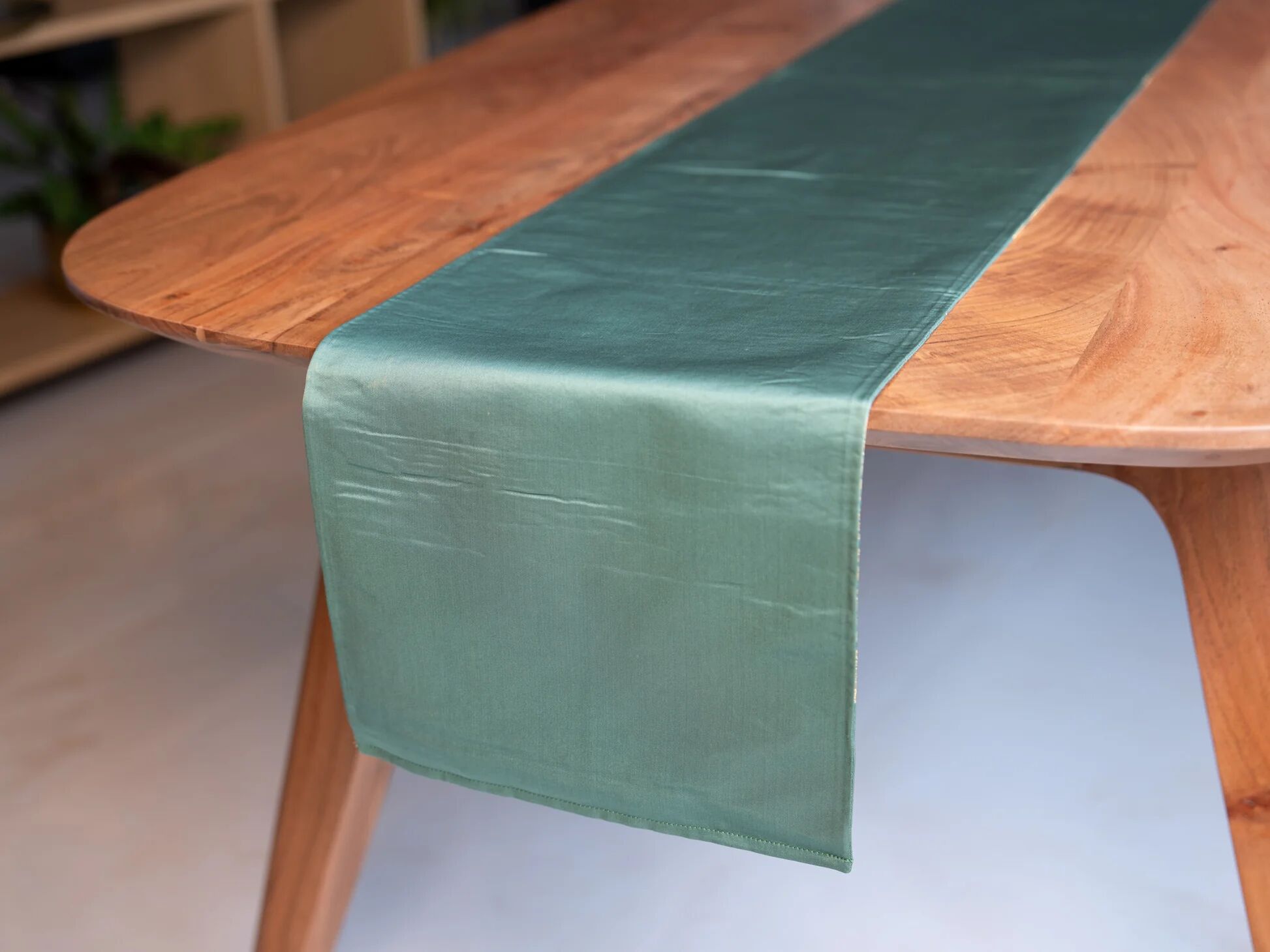 Chemin de table en soie jade doré vert karakusa