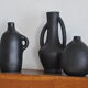 Trio de vases noirs vintage