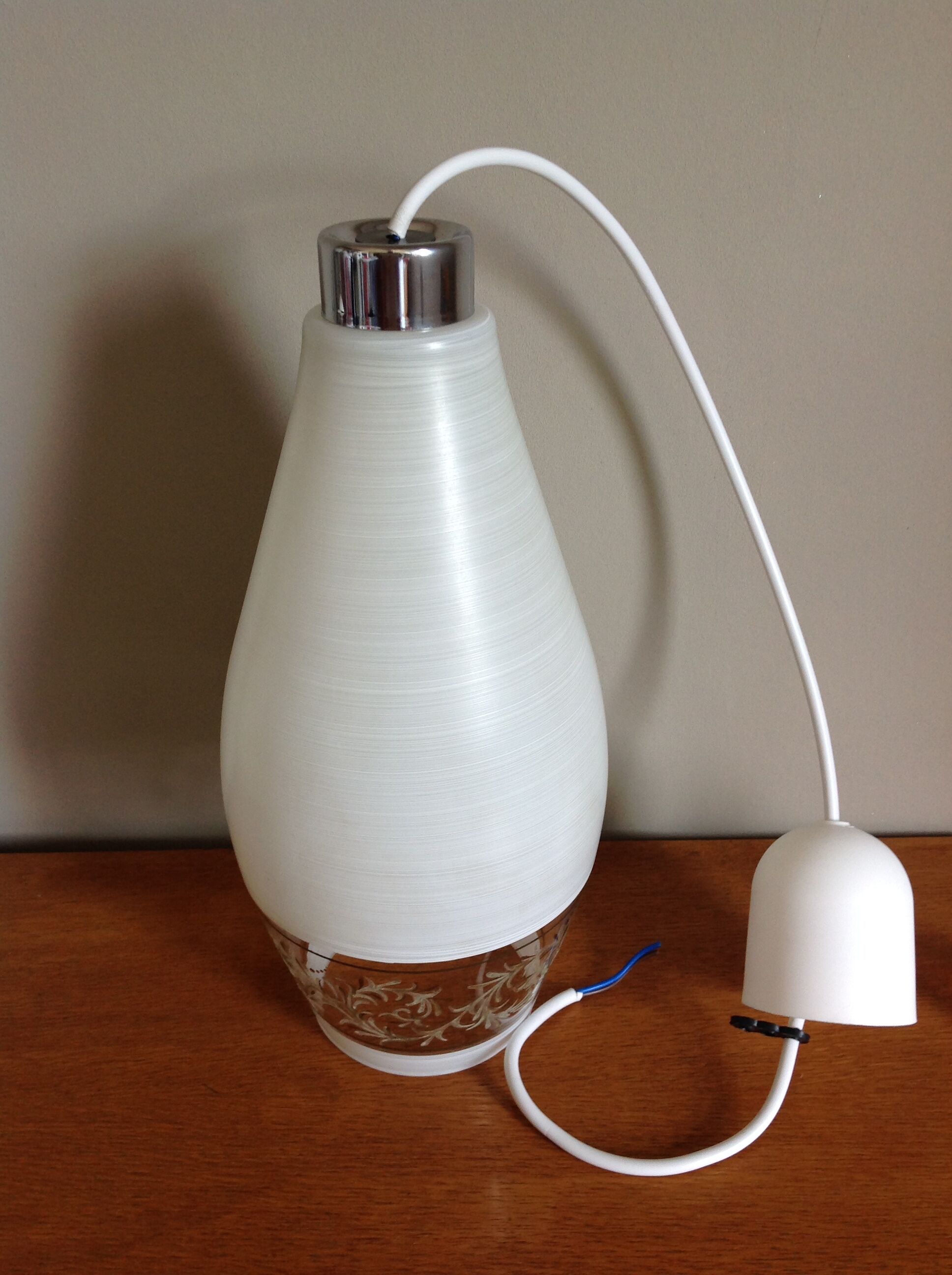 White/vintage white glass tulip suspension 60-70