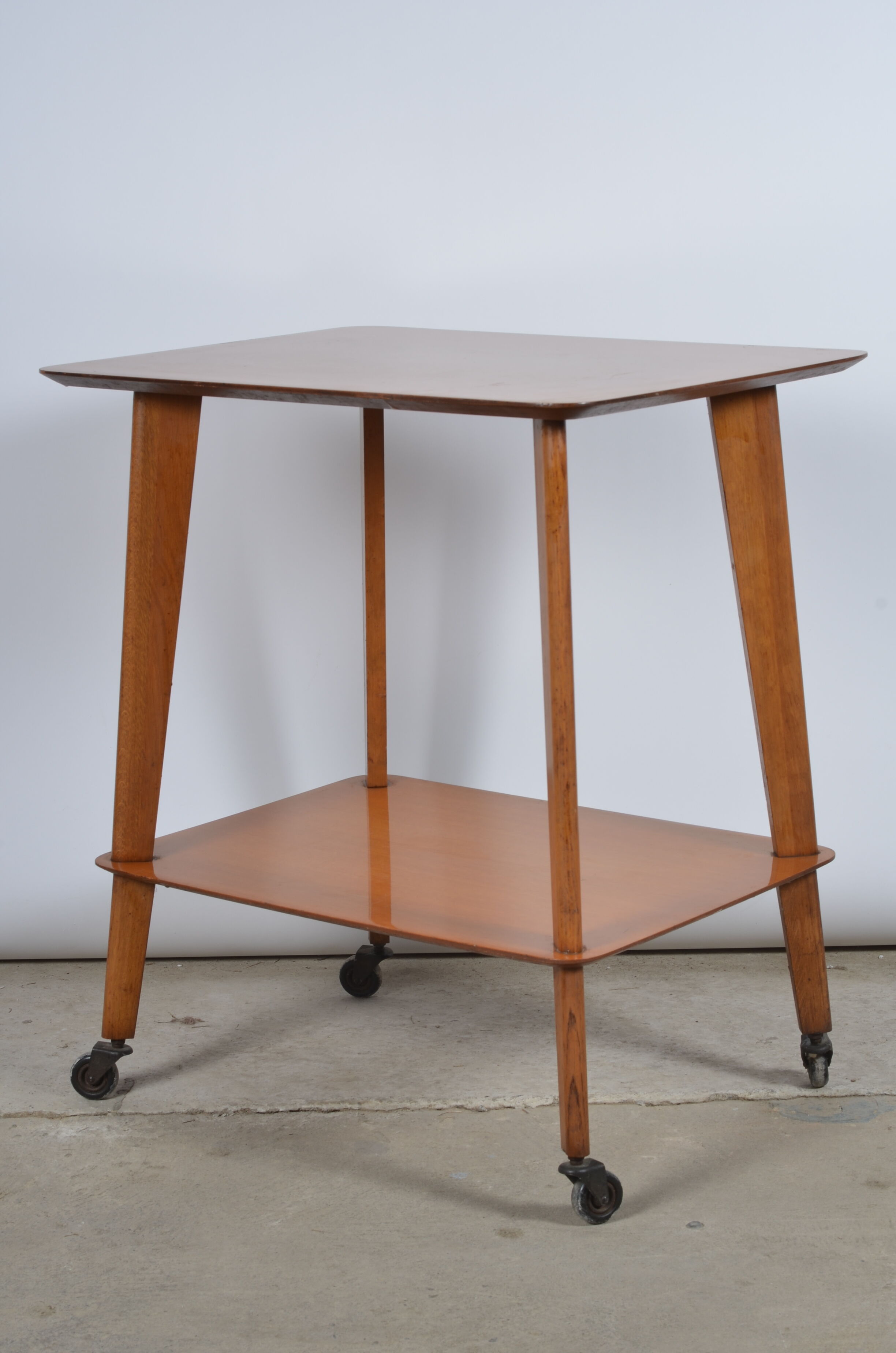 Rolling service feet compass