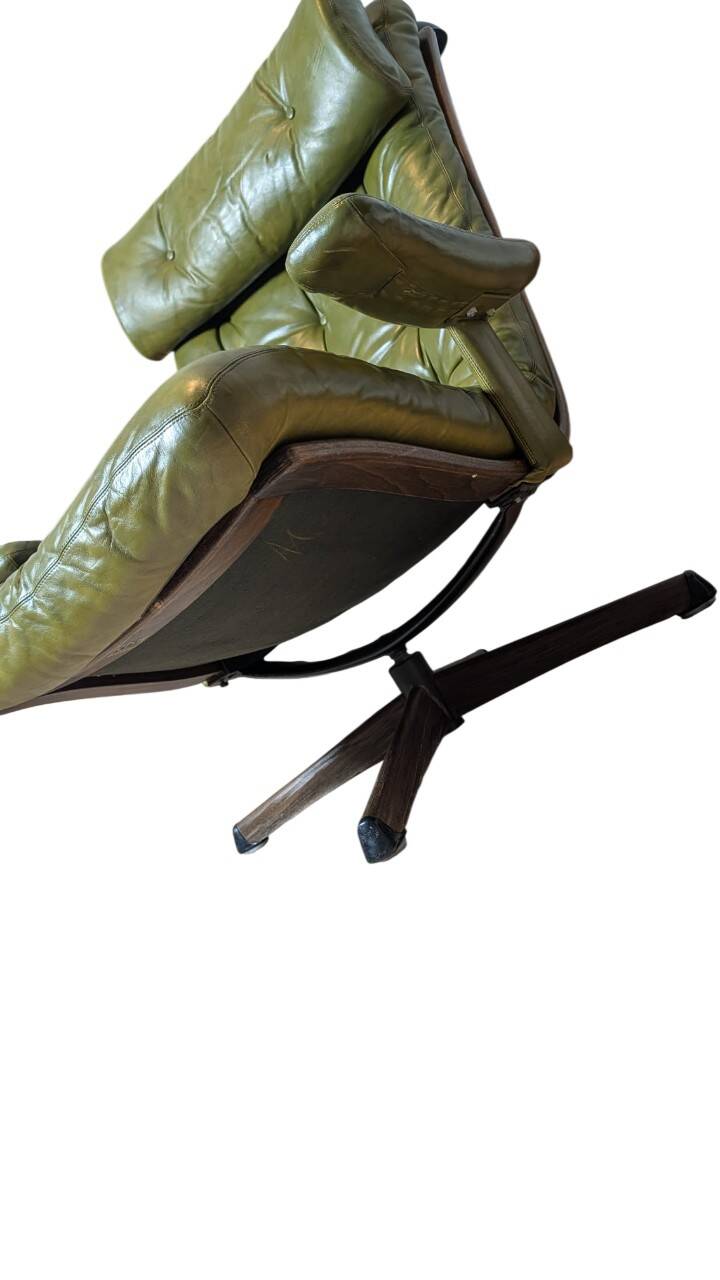 Vintage Swedish Göte Möbler “Delfin” olive green leather swivel armchair, 1970s