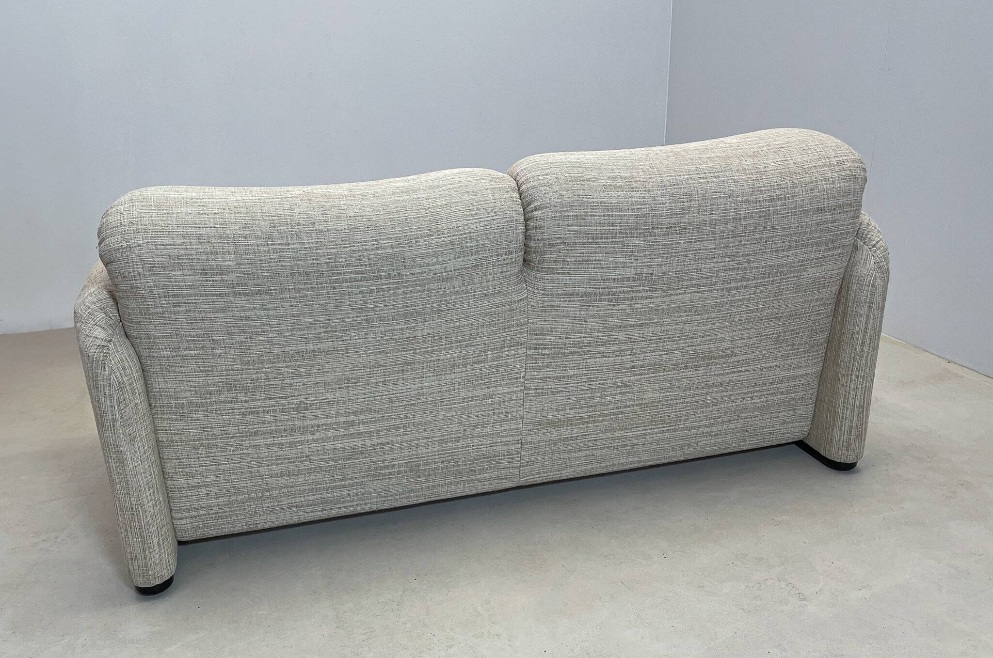 Maralunga 2-seater sofa by Vico Magistretti for Cassina