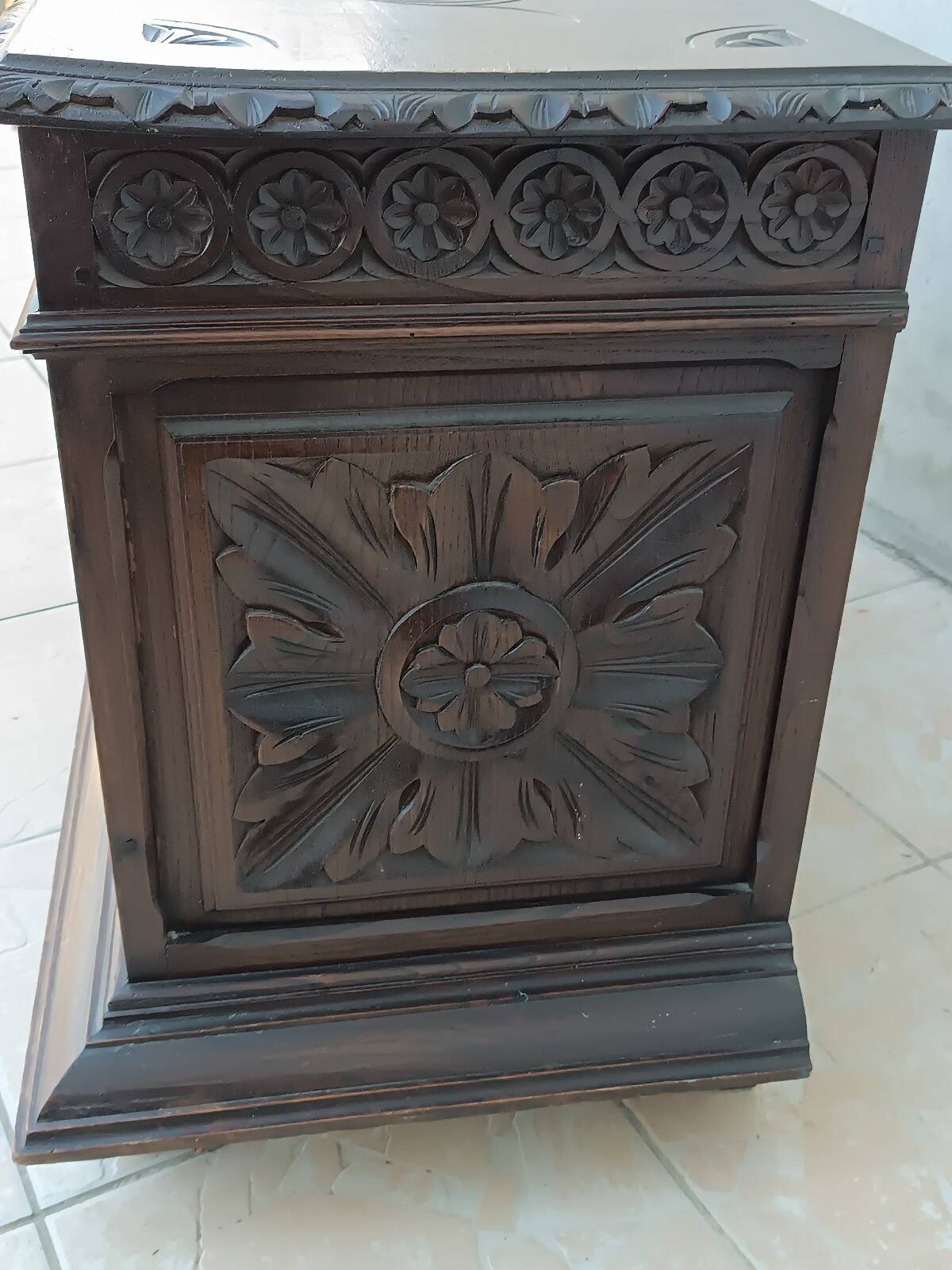Breton chest in carved wood