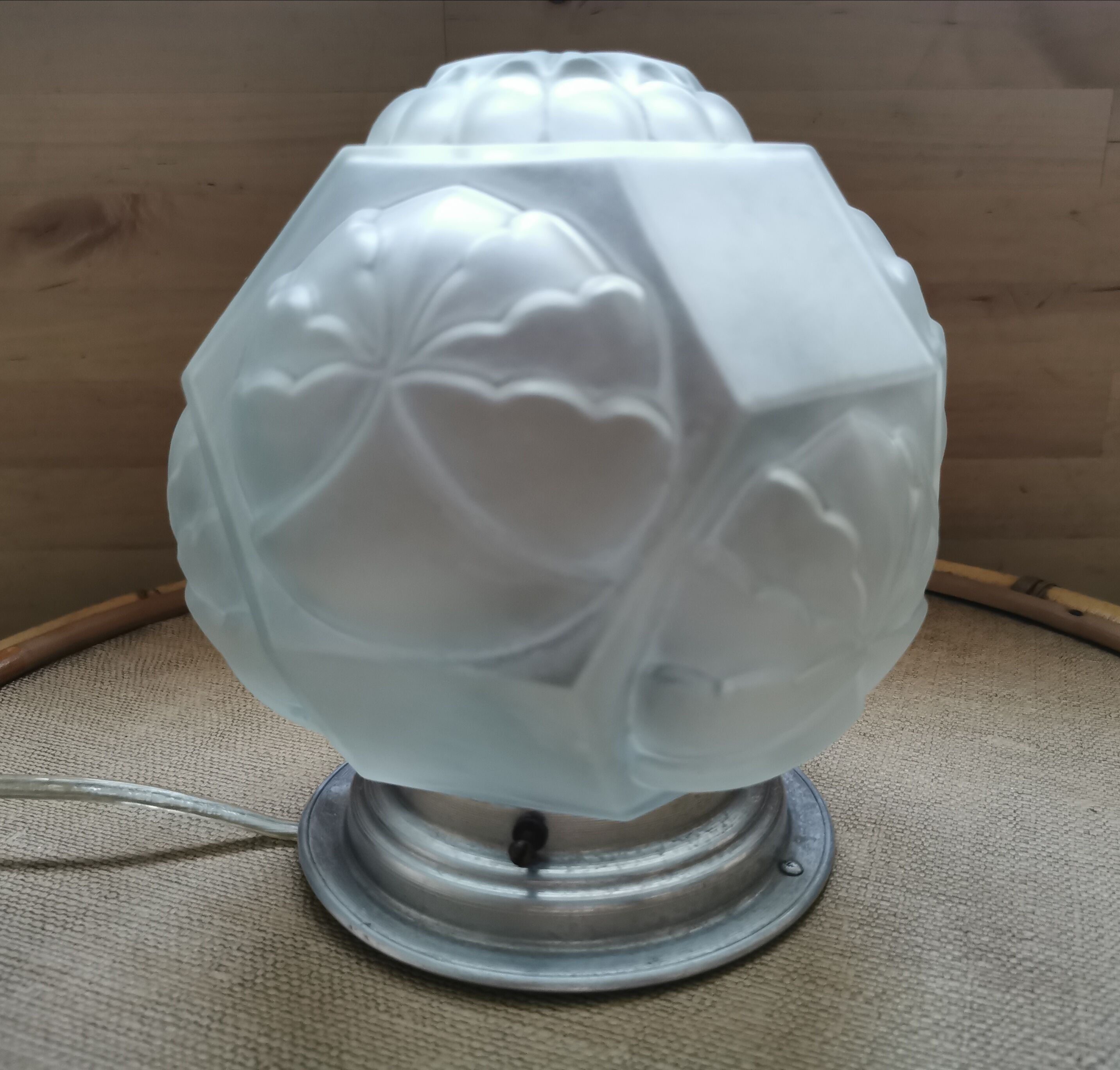 Art deco pressed glass pose lamp