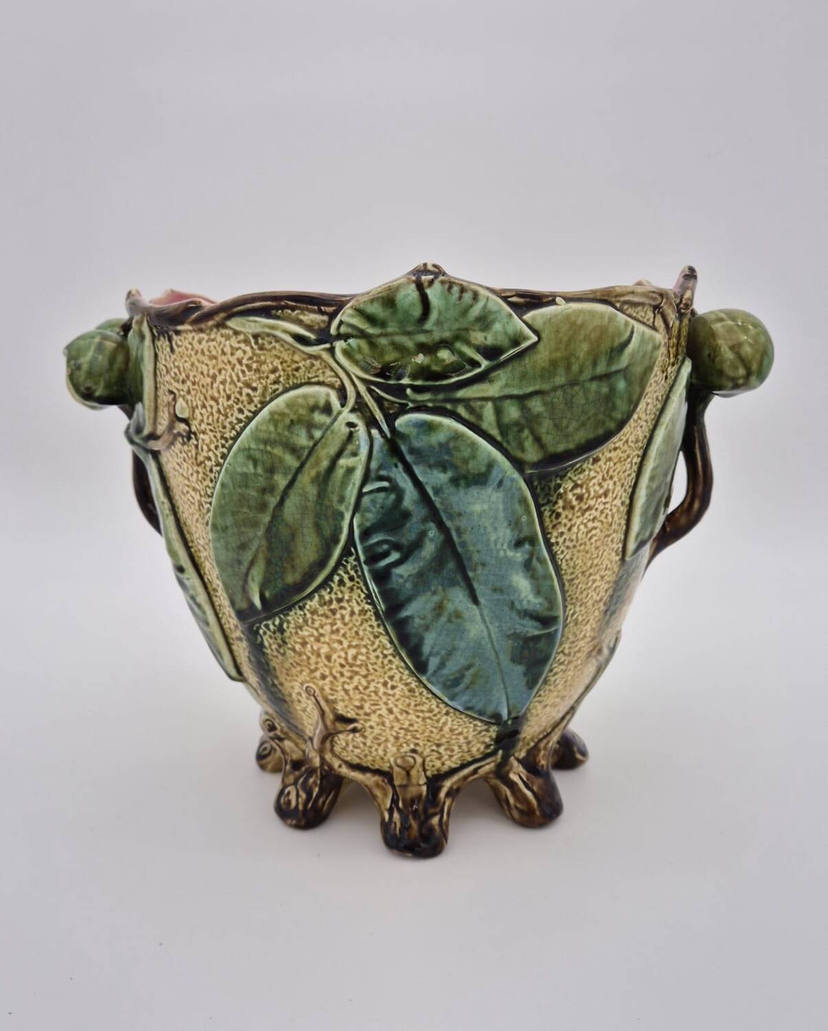 Slip pot cover.