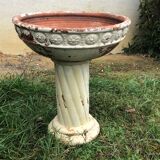 Jardinière en terre cuite sur colonne à motif