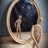 Golden oval mirror 34x46cm