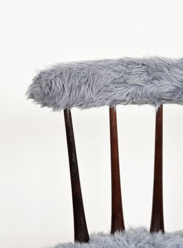 Chaise Moumoute bleue des années 60.