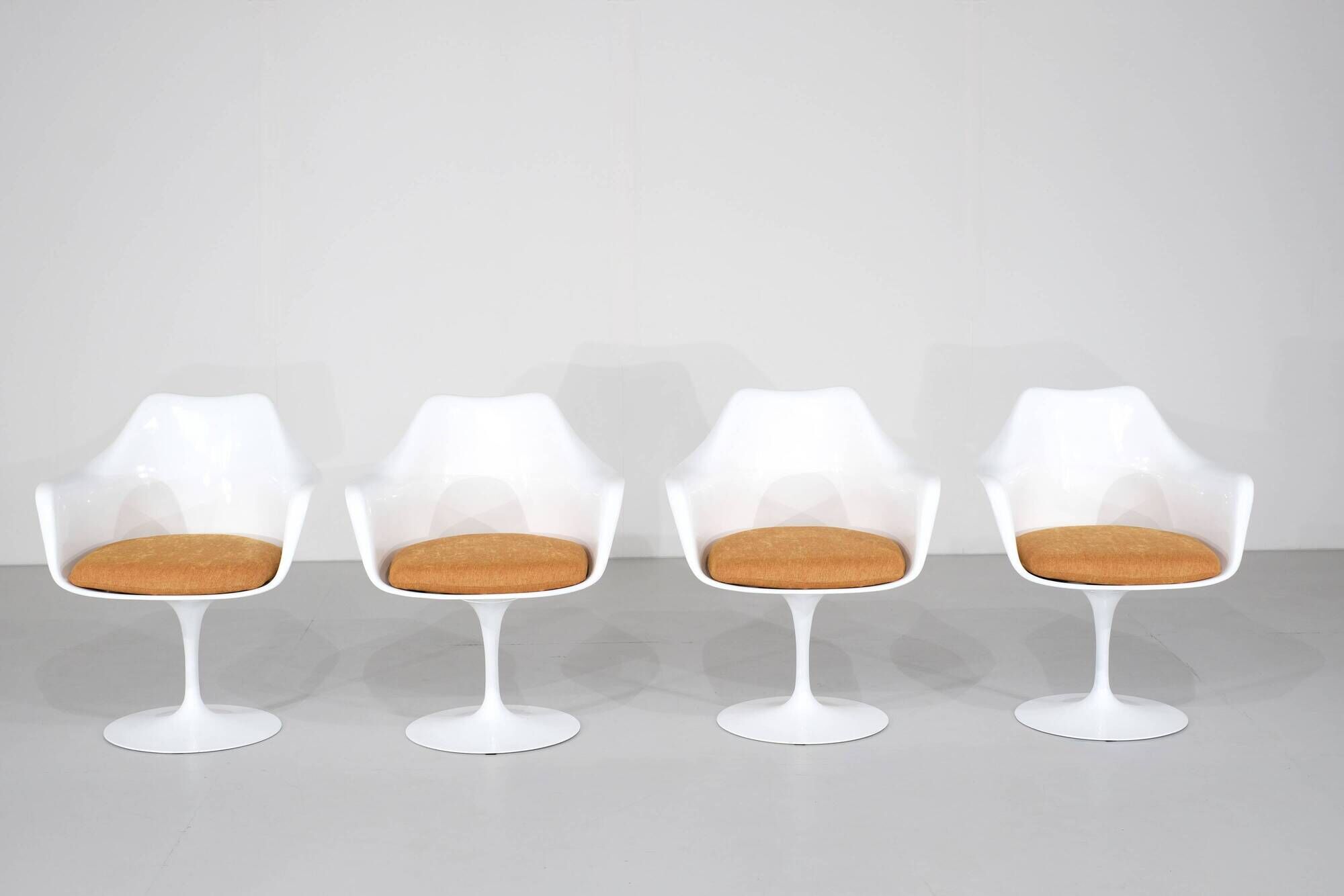 Set of 4 Tulip armchairs by Eero Saarinen for Knoll International - 1960s