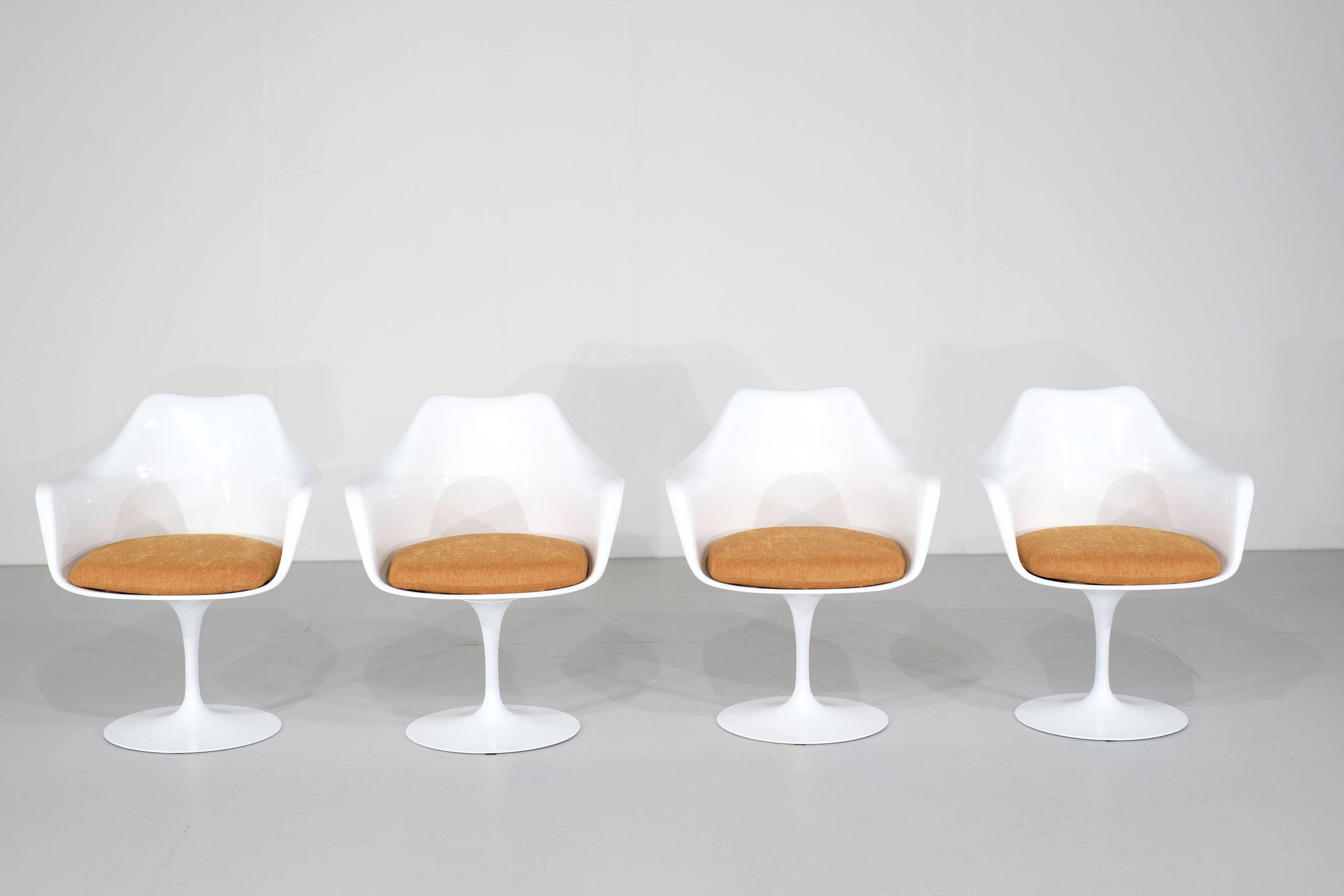 Set of 4 Tulip armchairs by Eero Saarinen for Knoll International - 1960s