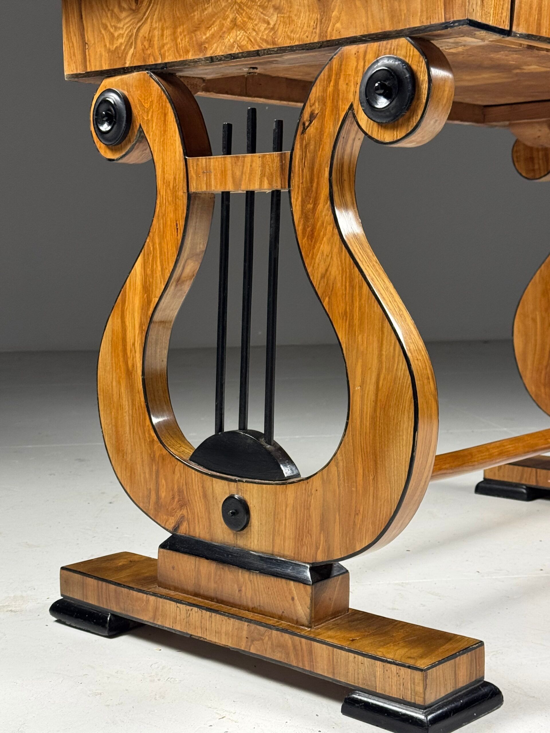 Bureau Biedermeier, table de centre
