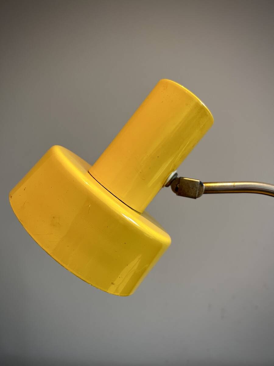 Vintage pop yellow desk lamp