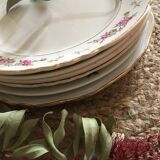 Red and green old flat plates