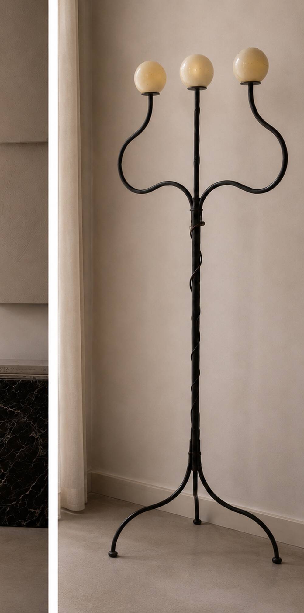 Candelabre de sol en fer forgé sculptural, forgé à la main, années 1990–2000