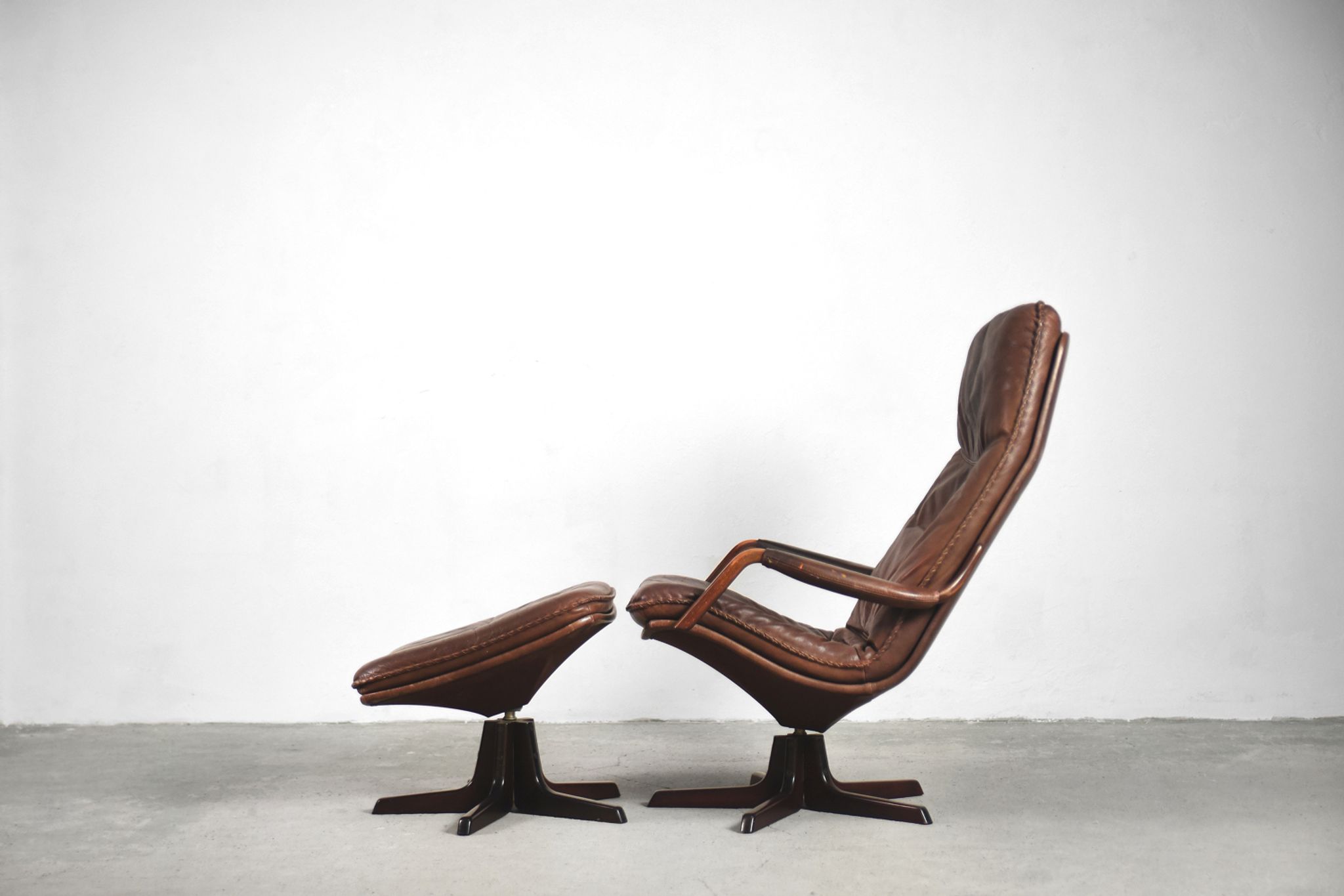Danish patinated leather adjustable easy chair and ottoman by Berg Furniture, 1970s