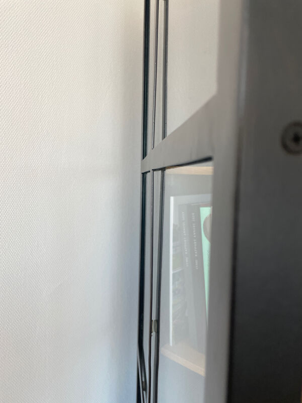 Vaisselier industriel tendance en bois massif noir