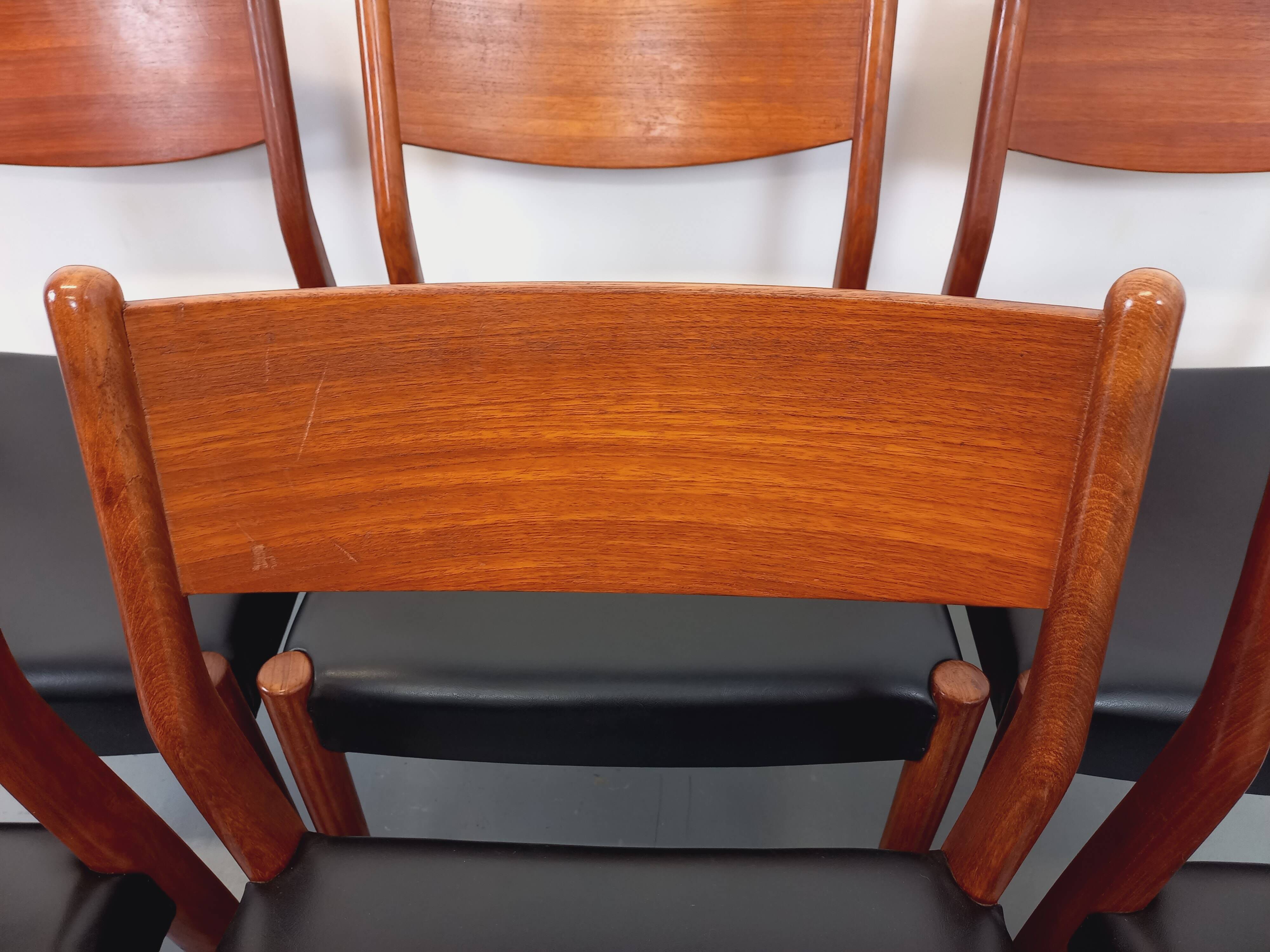 Set of 6 vintage Scandinavian Fristho Franeker chairs in teak and skai from the 60s