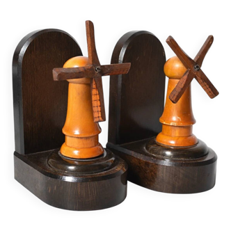 Wooden bookends mills