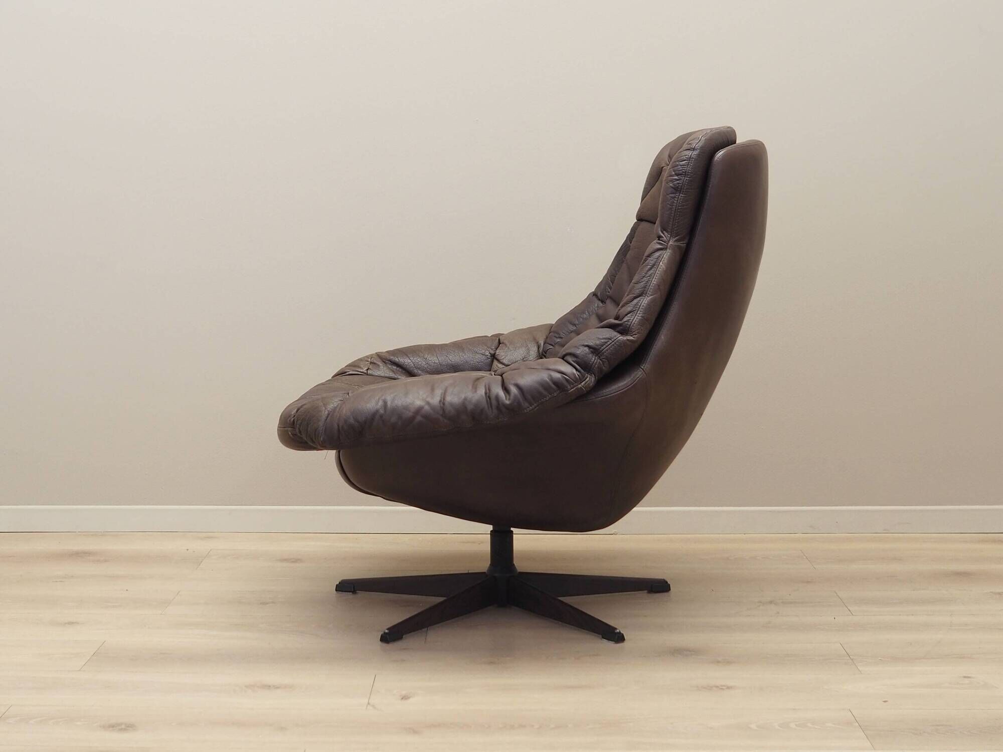 Leather swivel armchair, Danish design, 1960s, designer: H.W. Klein, manufacture: Bramin