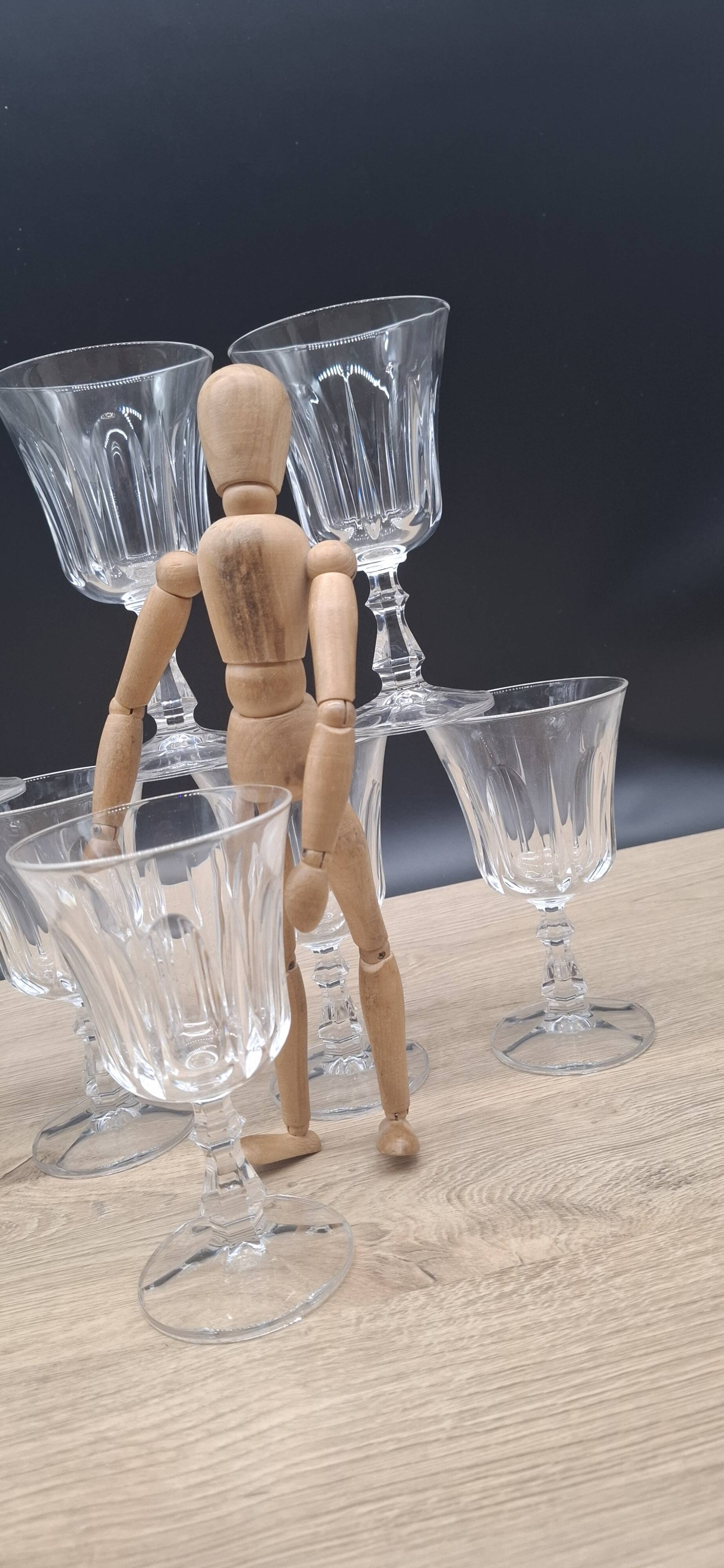 Set of 8 large Baccarat Lauzun crystal wine glasses