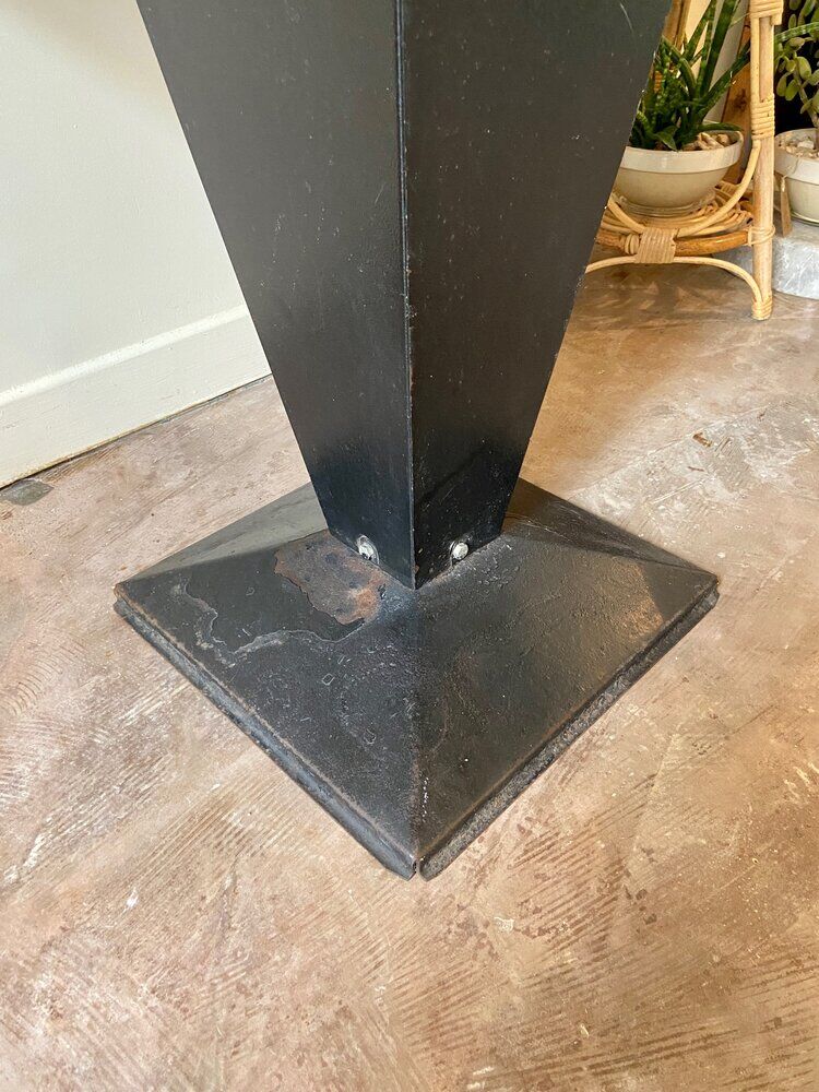 Black metal table ☐ 80 x 80 cm