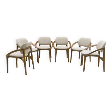 Ensemble de six chaises de salle à manger contemporaines italiennes avec cadre courbé sculptural.