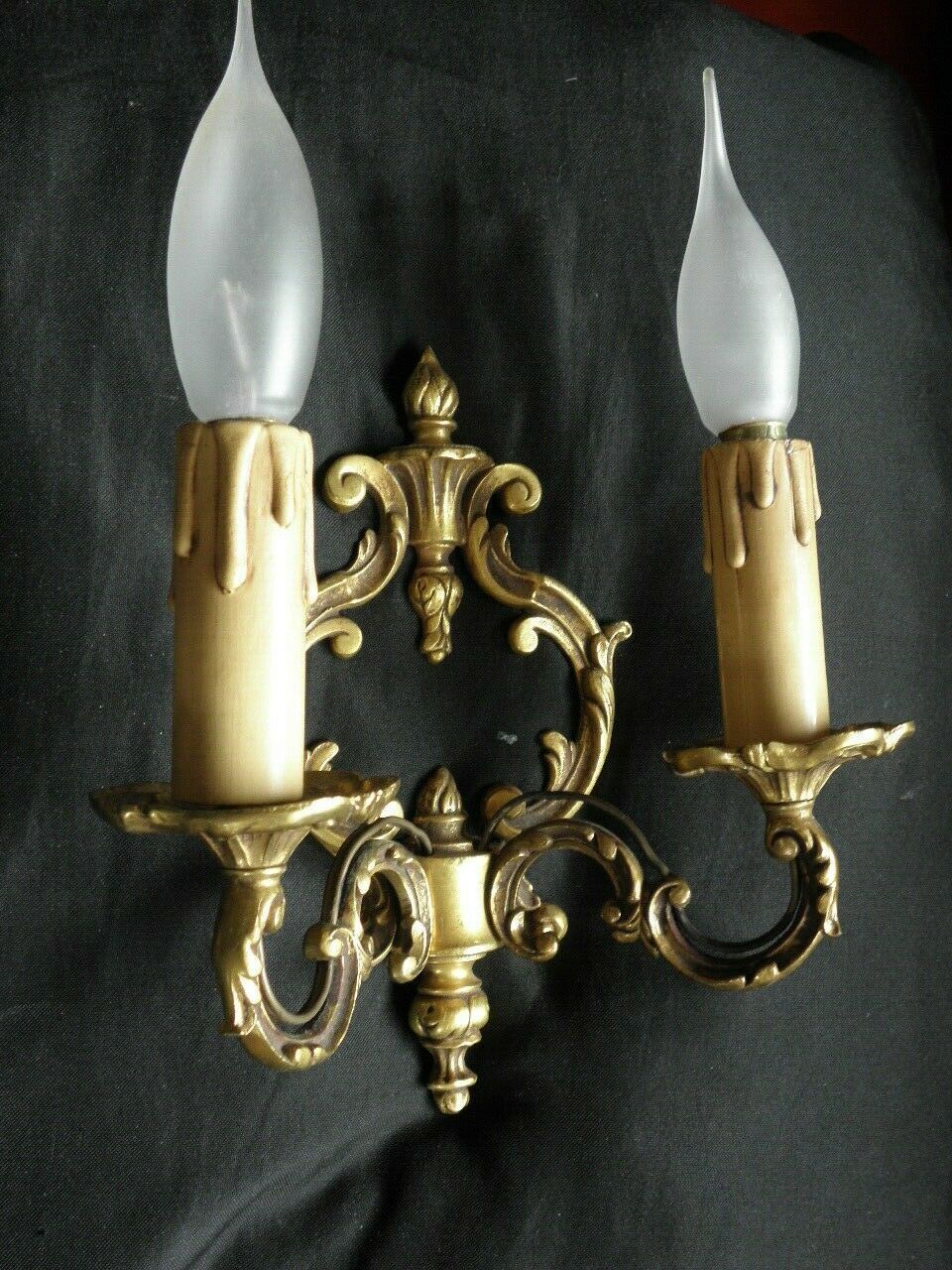 Pair of bronze double-arm appliques