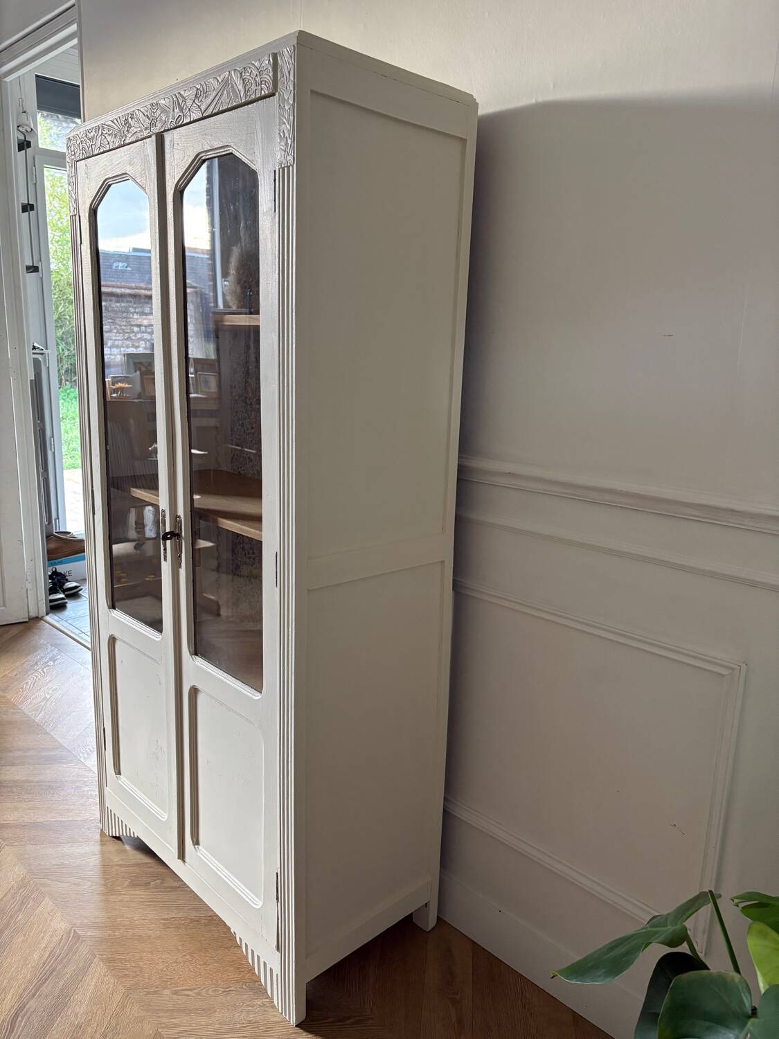 Parisian Art Deco display cabinet