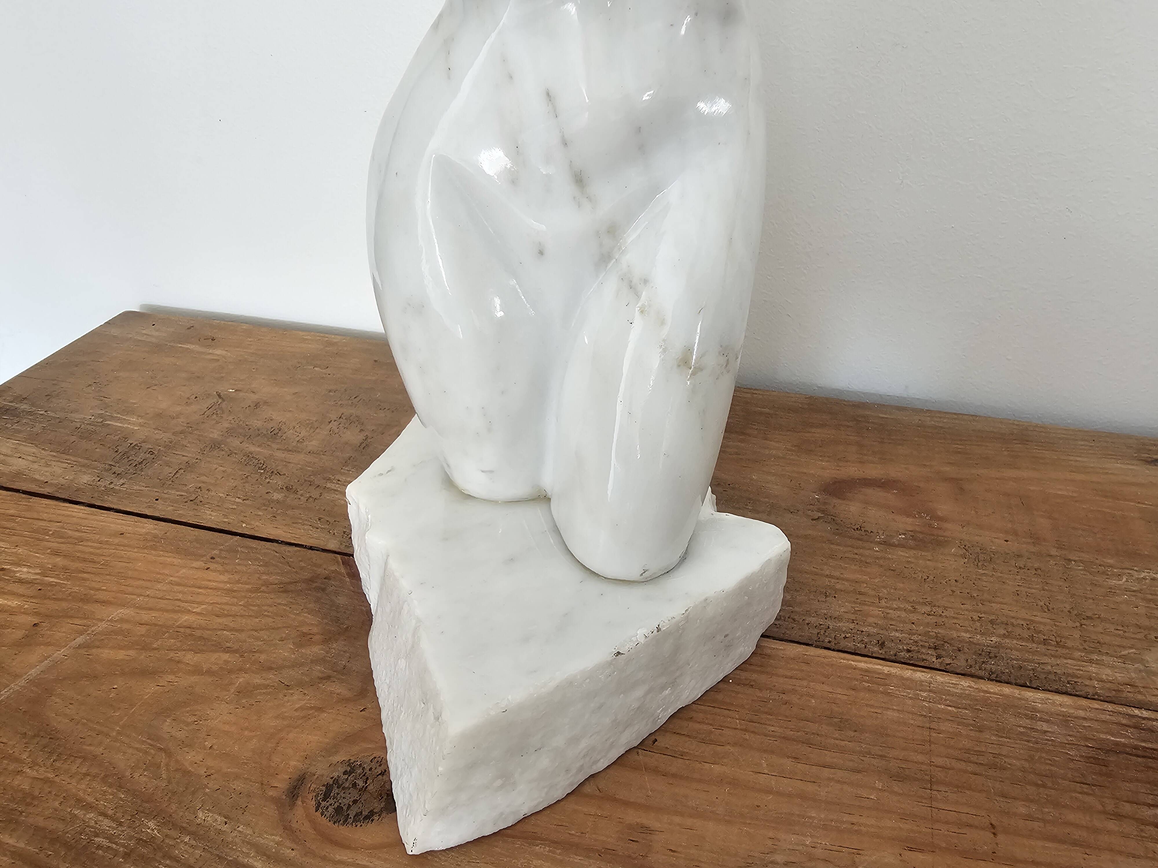 Sculpture of a female torso in white marble.