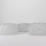 3 plafonniers en verres blancs pressés moulés motifs escargots