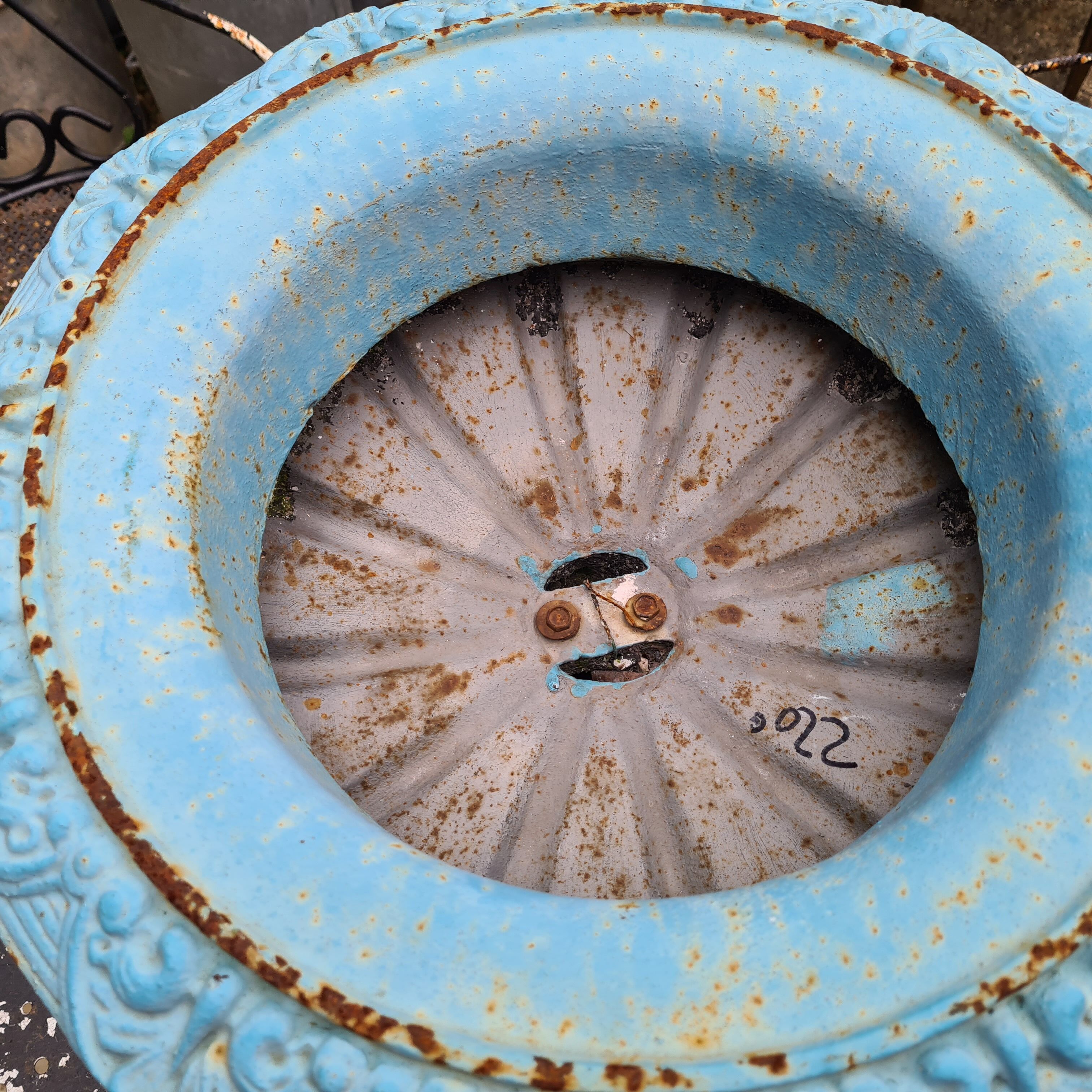 Cast iron basin