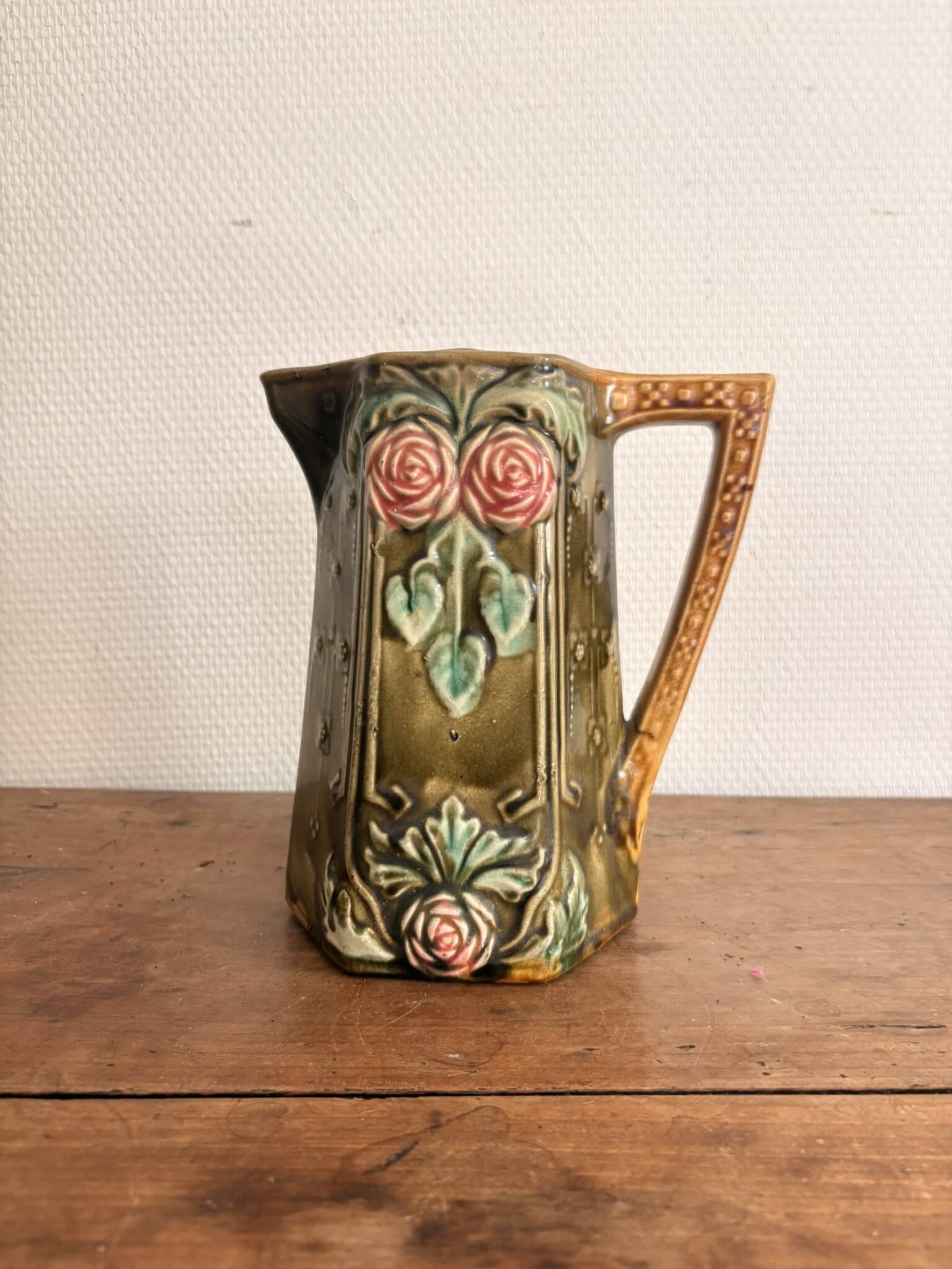 Ancien Pichet Carafe Faïence Céramique Barbotine Onnaing Vert Rose Fleurs