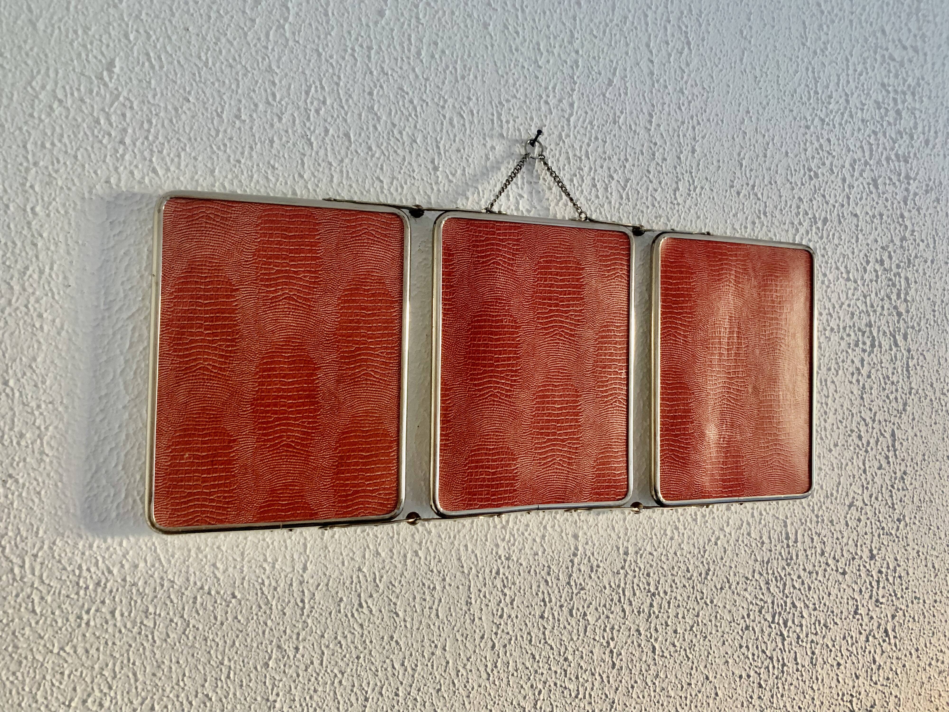 Vintage 1950s beveled barber triptych mirror in grenadine - 21 x 49 cm